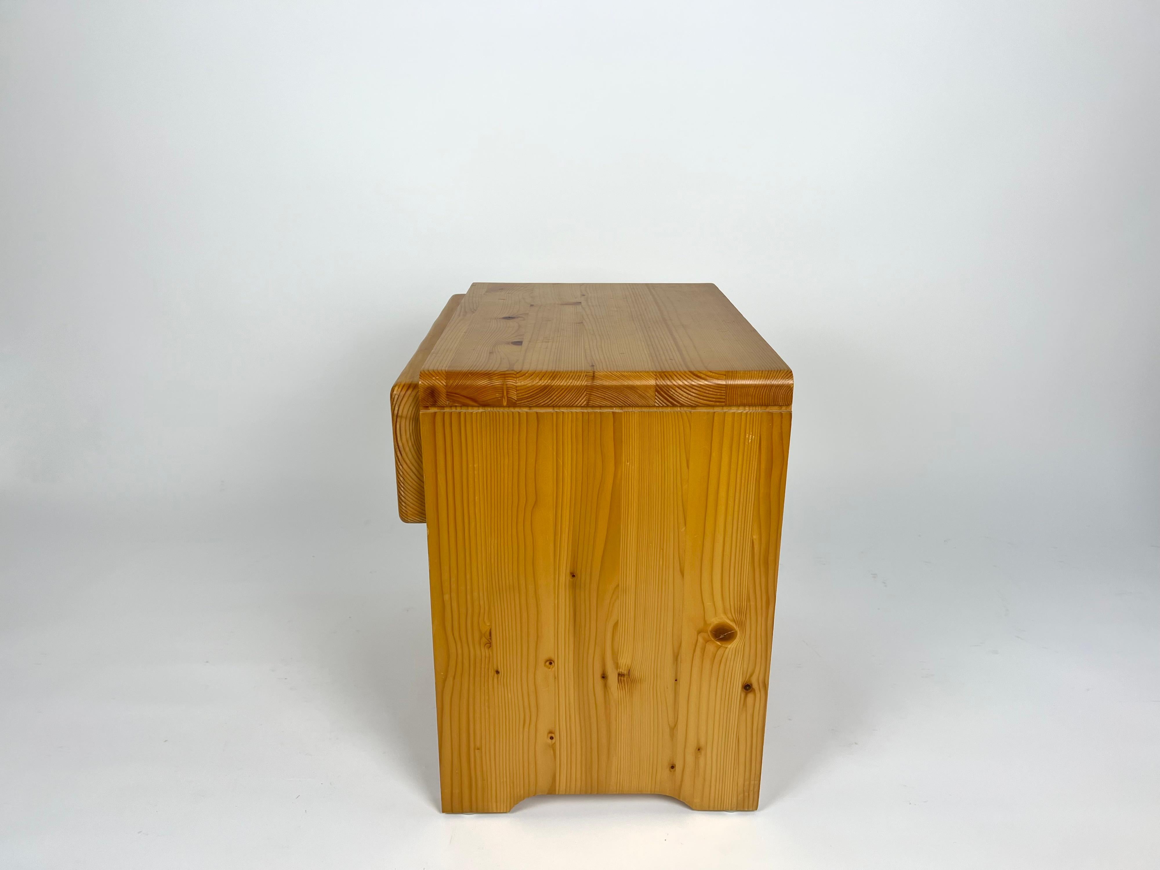 Pair of vintage pine bedside tables from Les Arcs, France. Charlotte Perriand For Sale 5
