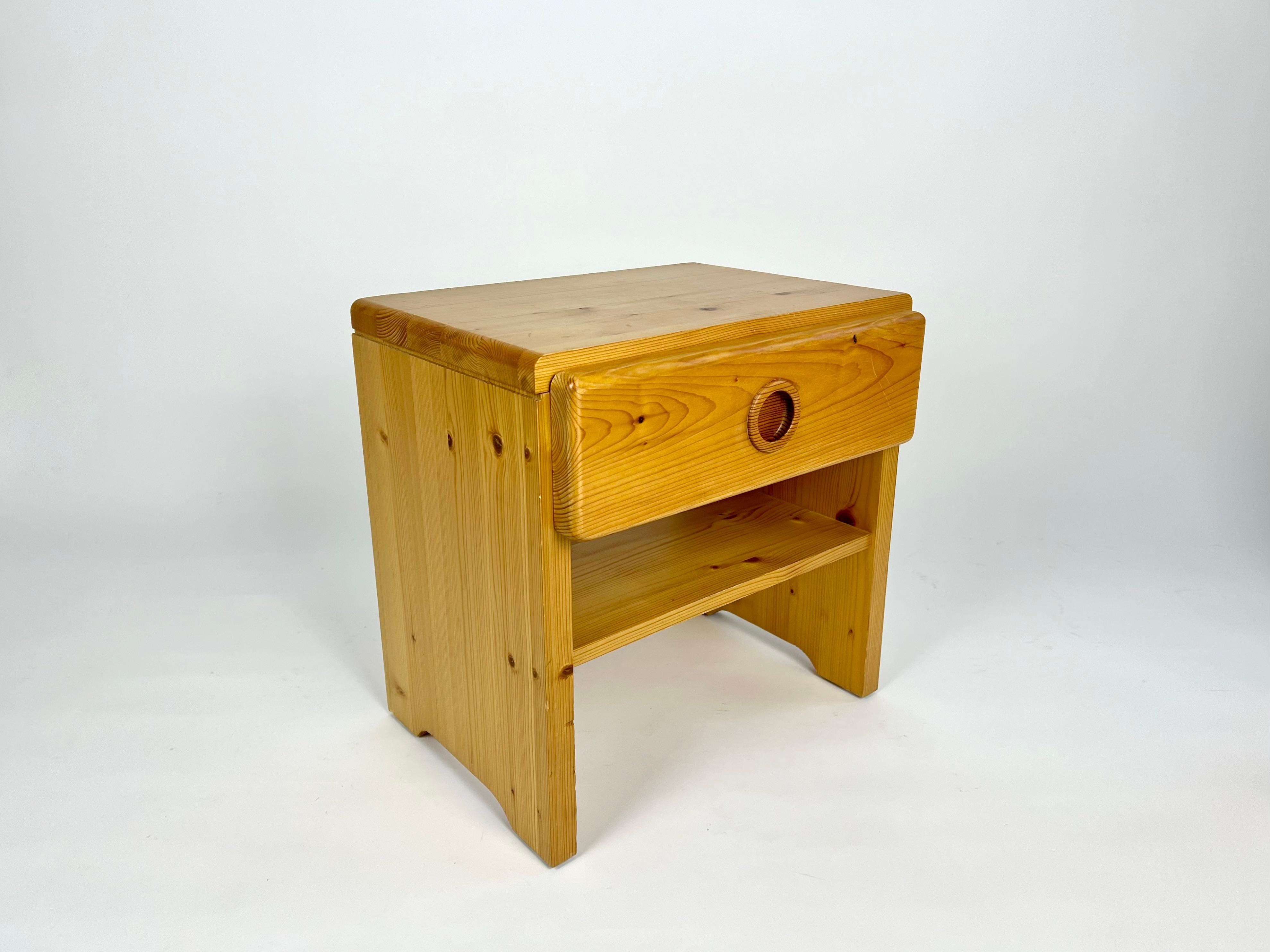 Pair of vintage pine bedside tables from Les Arcs, France. Charlotte Perriand For Sale 6