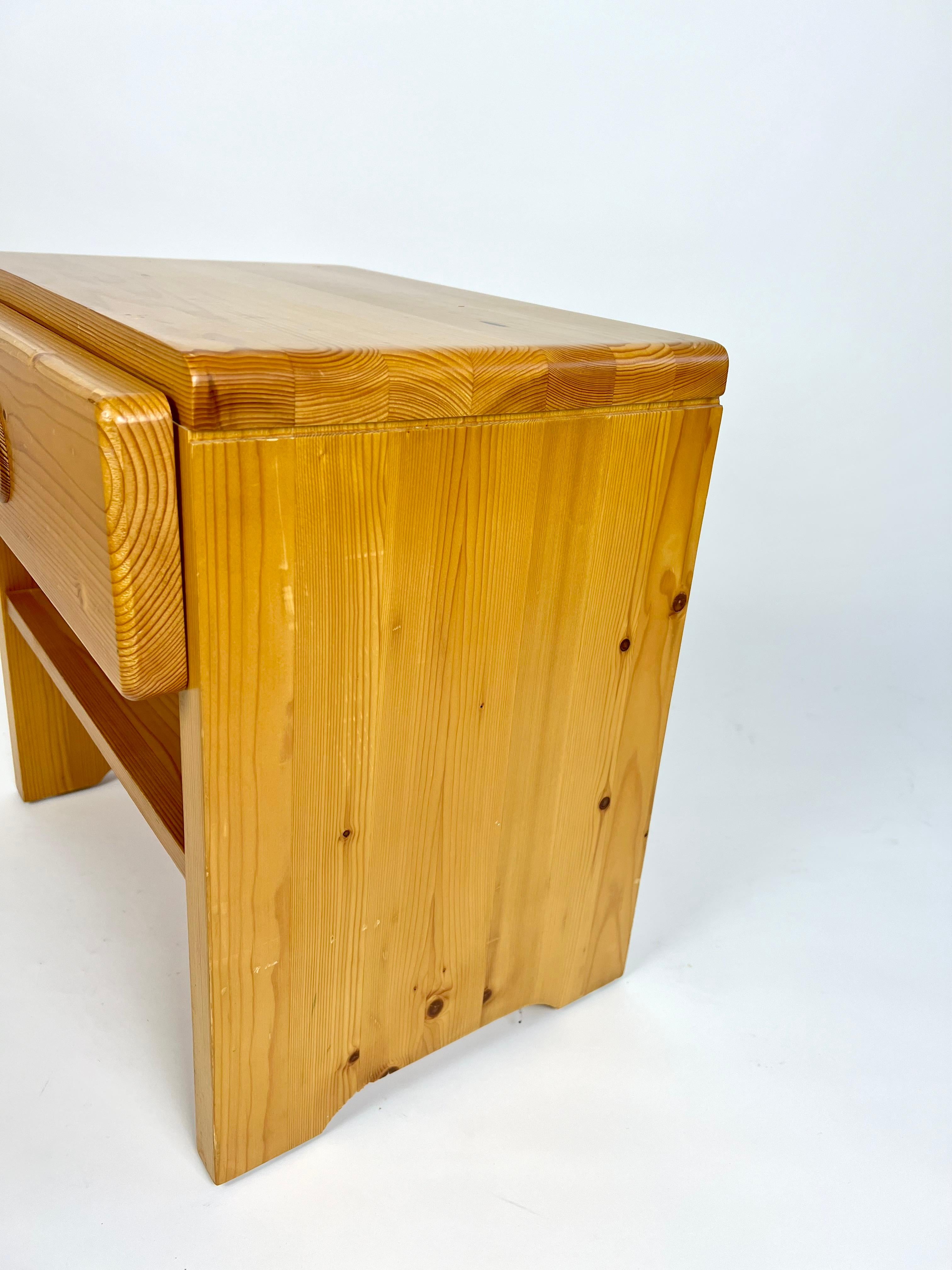 Pair of vintage pine bedside tables from Les Arcs, France. Charlotte Perriand 10
