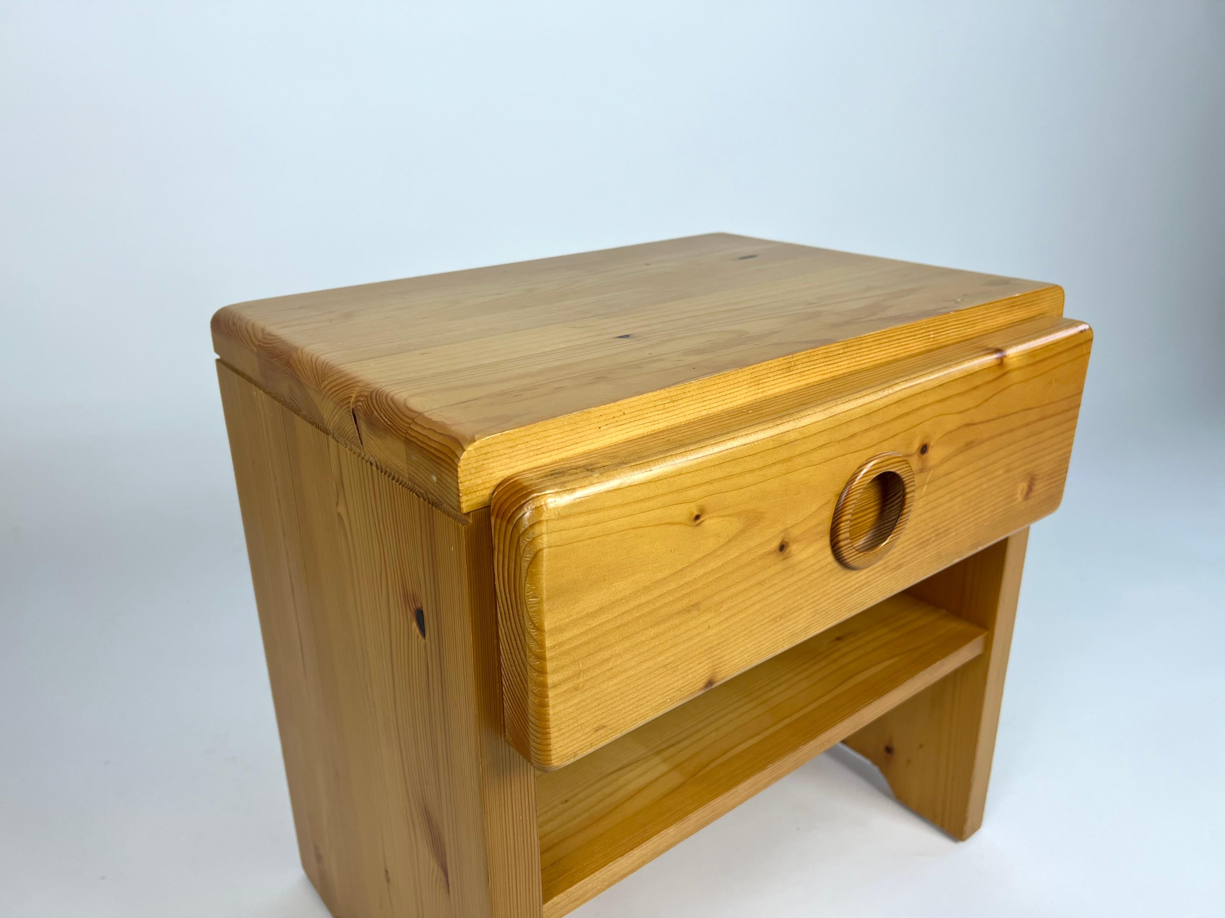 Pair of vintage pine bedside tables from Les Arcs, France. Charlotte Perriand 12