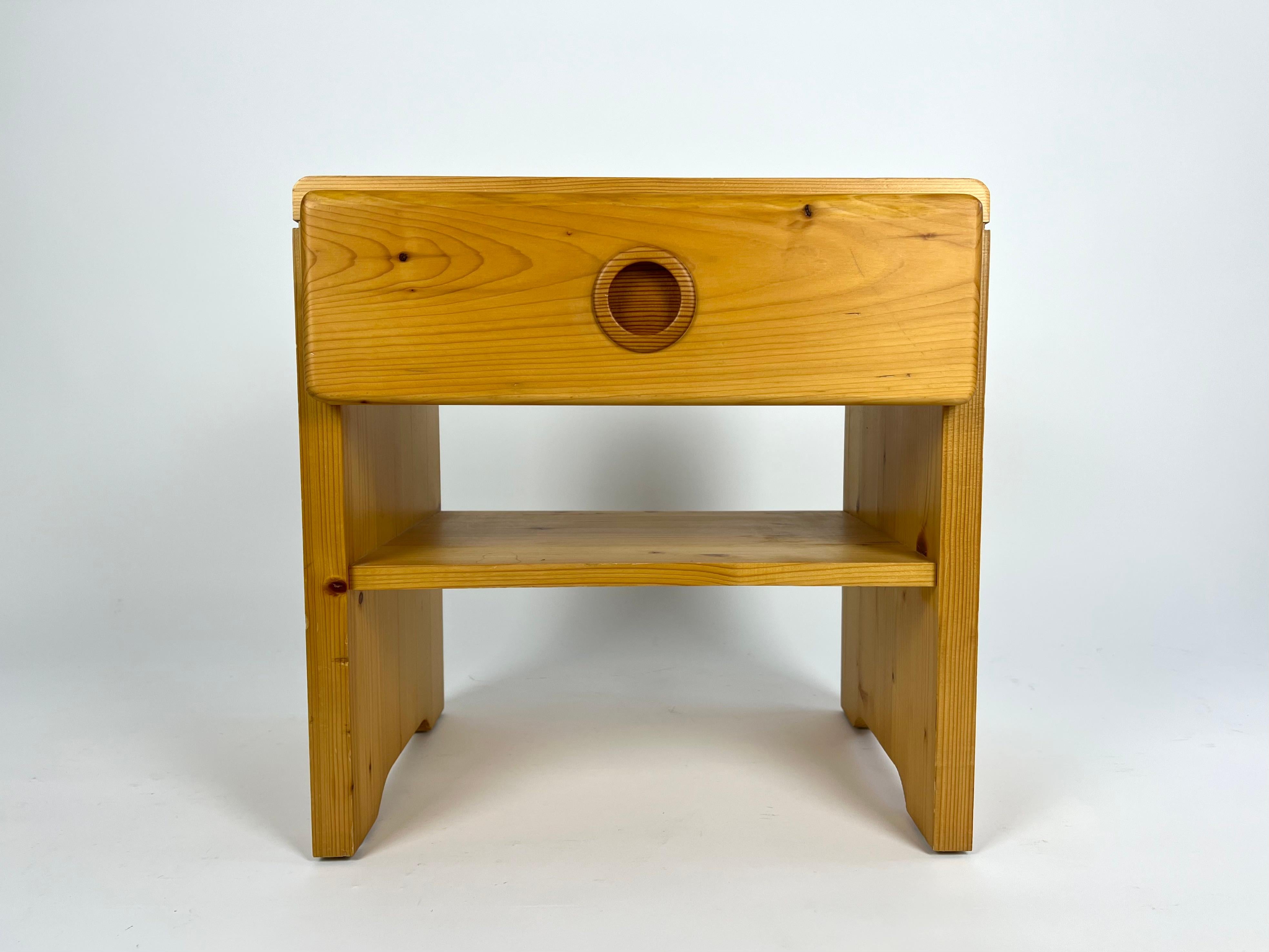 Pair of vintage pine bedside tables from Les Arcs, France. Charlotte Perriand For Sale 3