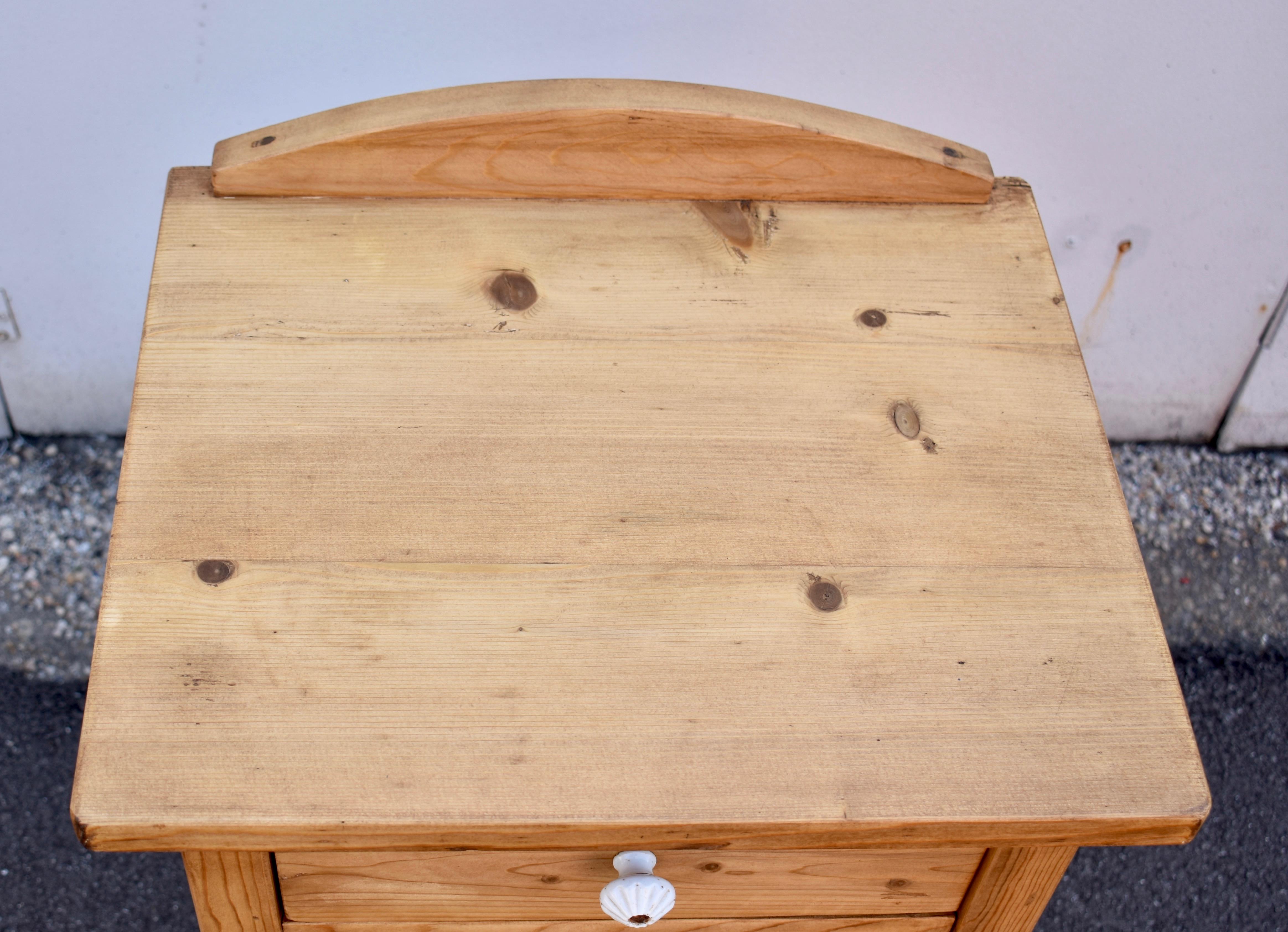 Pair of Vintage Pine Nightstands with One Door and One Drawer For Sale 2
