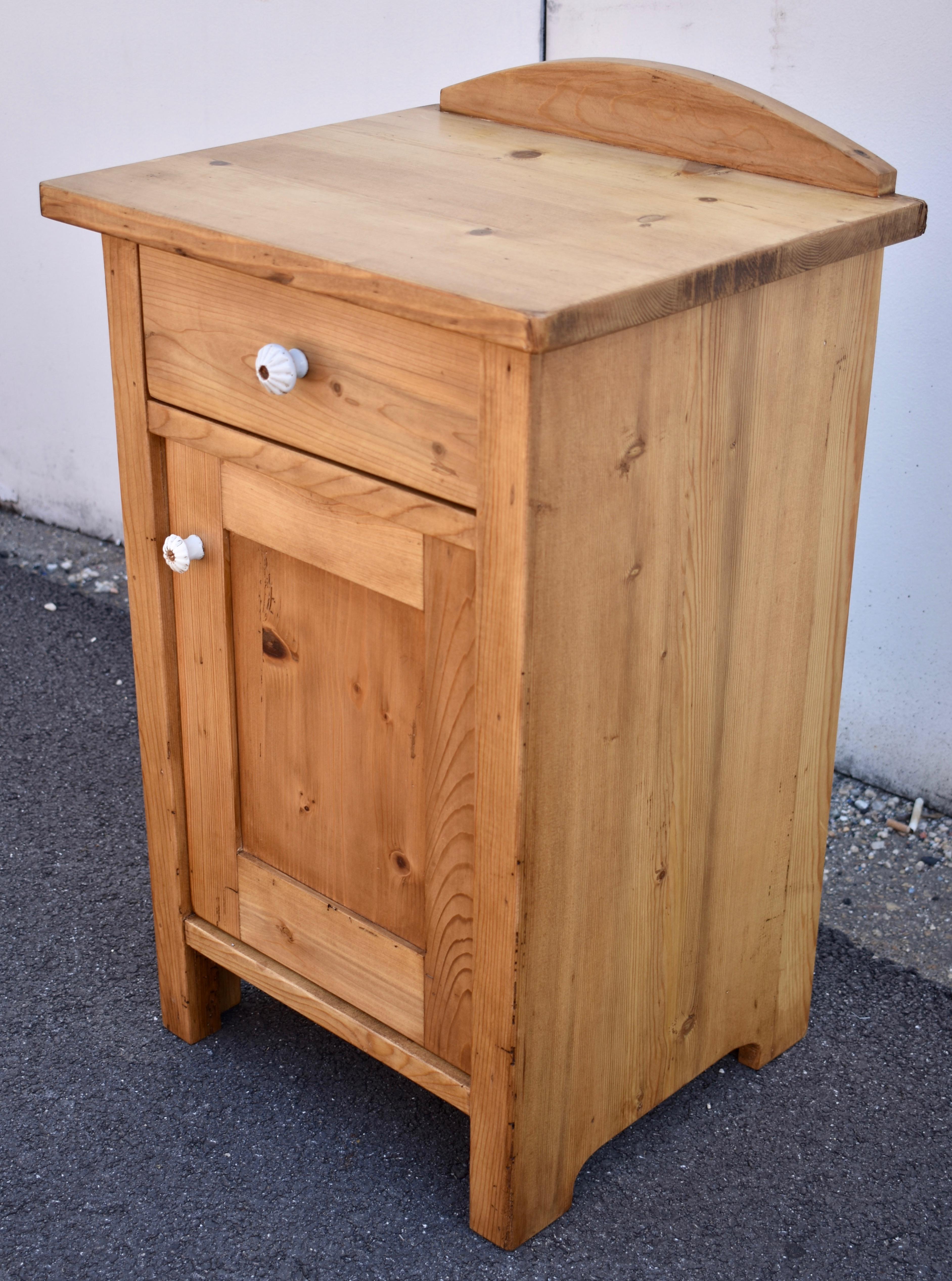 Austrian Pair of Vintage Pine Nightstands with One Door and One Drawer For Sale