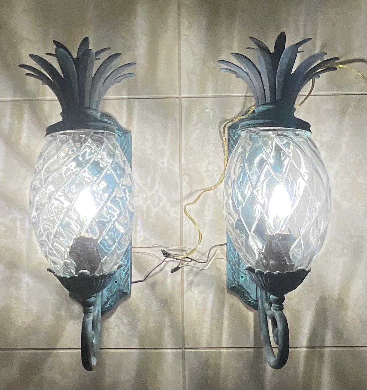 Nordamericano Coppia di ananas d'epoca in bronzo e ottone - Eleganza tropicale in vendita