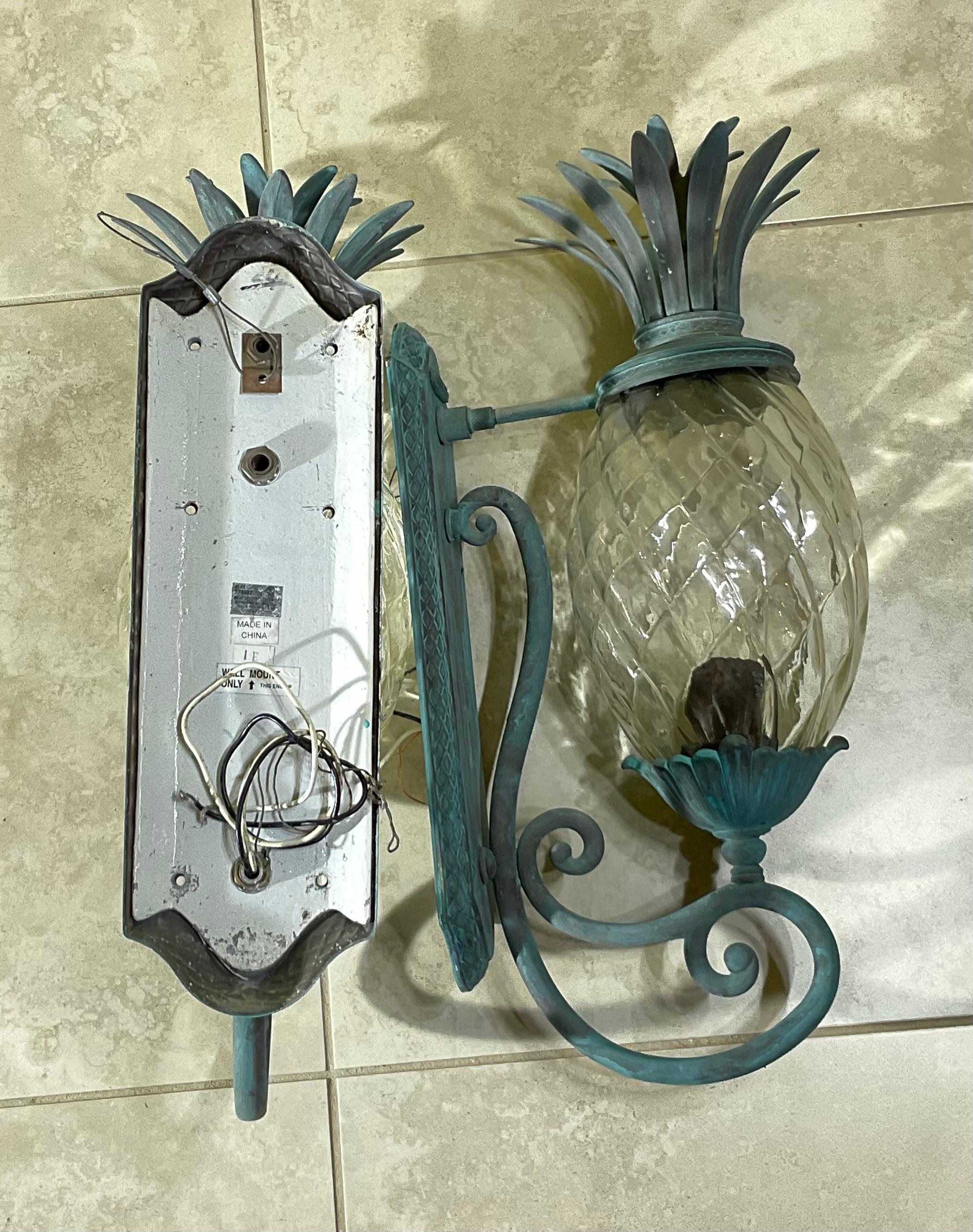 Ottone Coppia di ananas d'epoca in bronzo e ottone - Eleganza tropicale in vendita