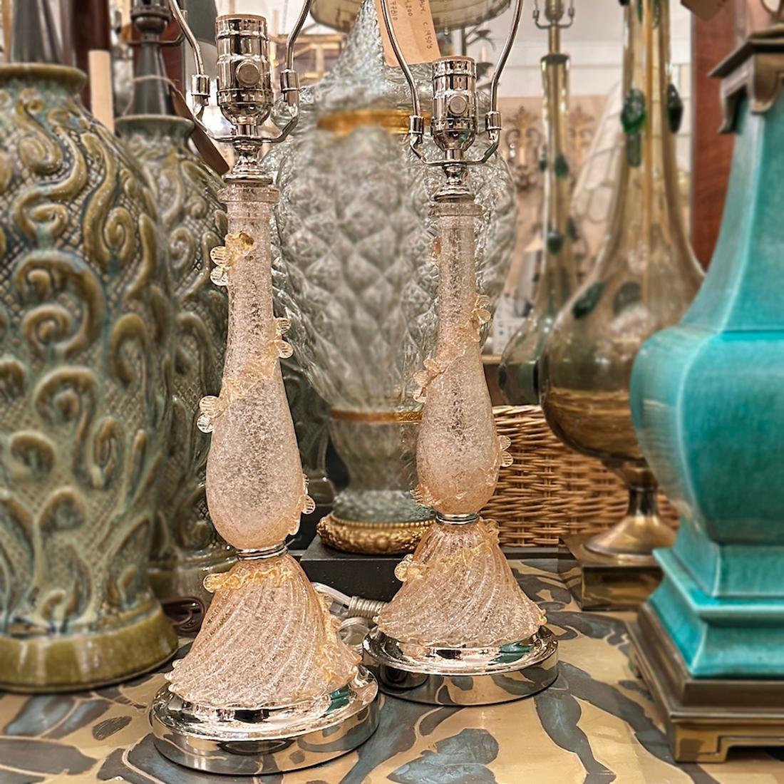 Milieu du XXe siècle Paire de lampes de Murano roses vintage en vente