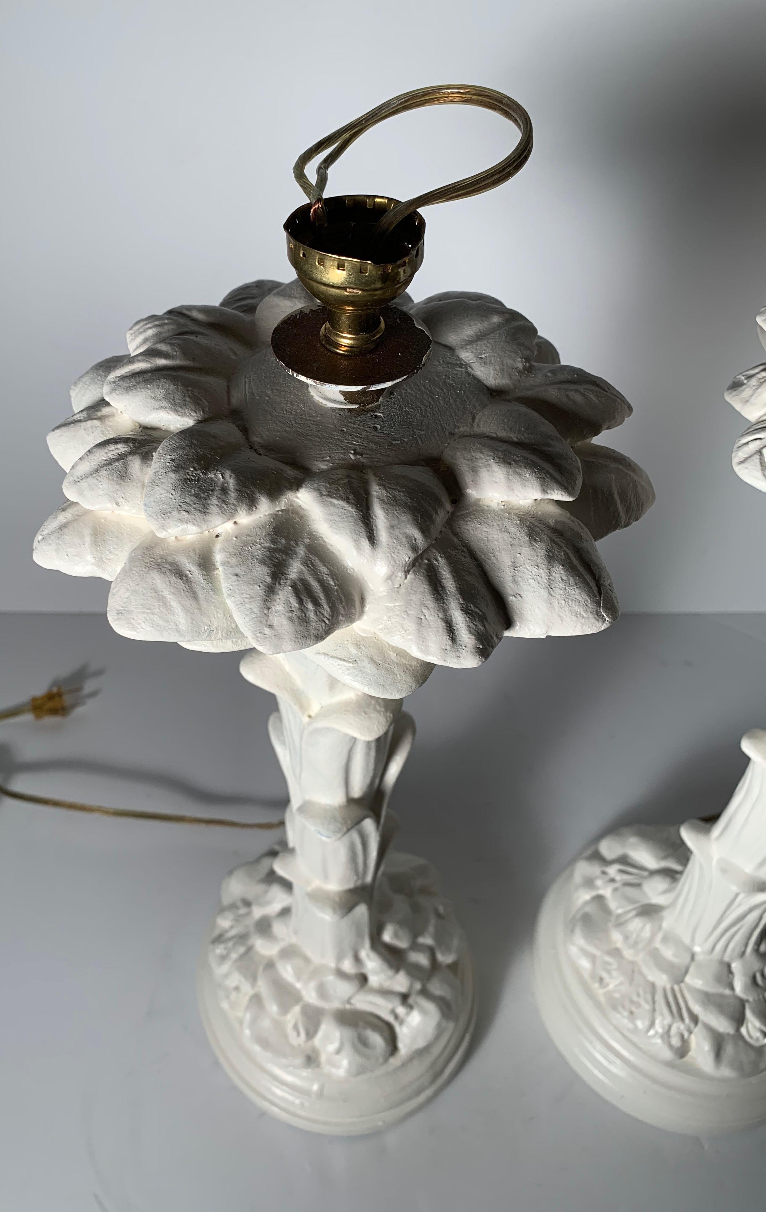 20ième siècle Paire de lampes en plâtre vintage dans le style de Serge Roche