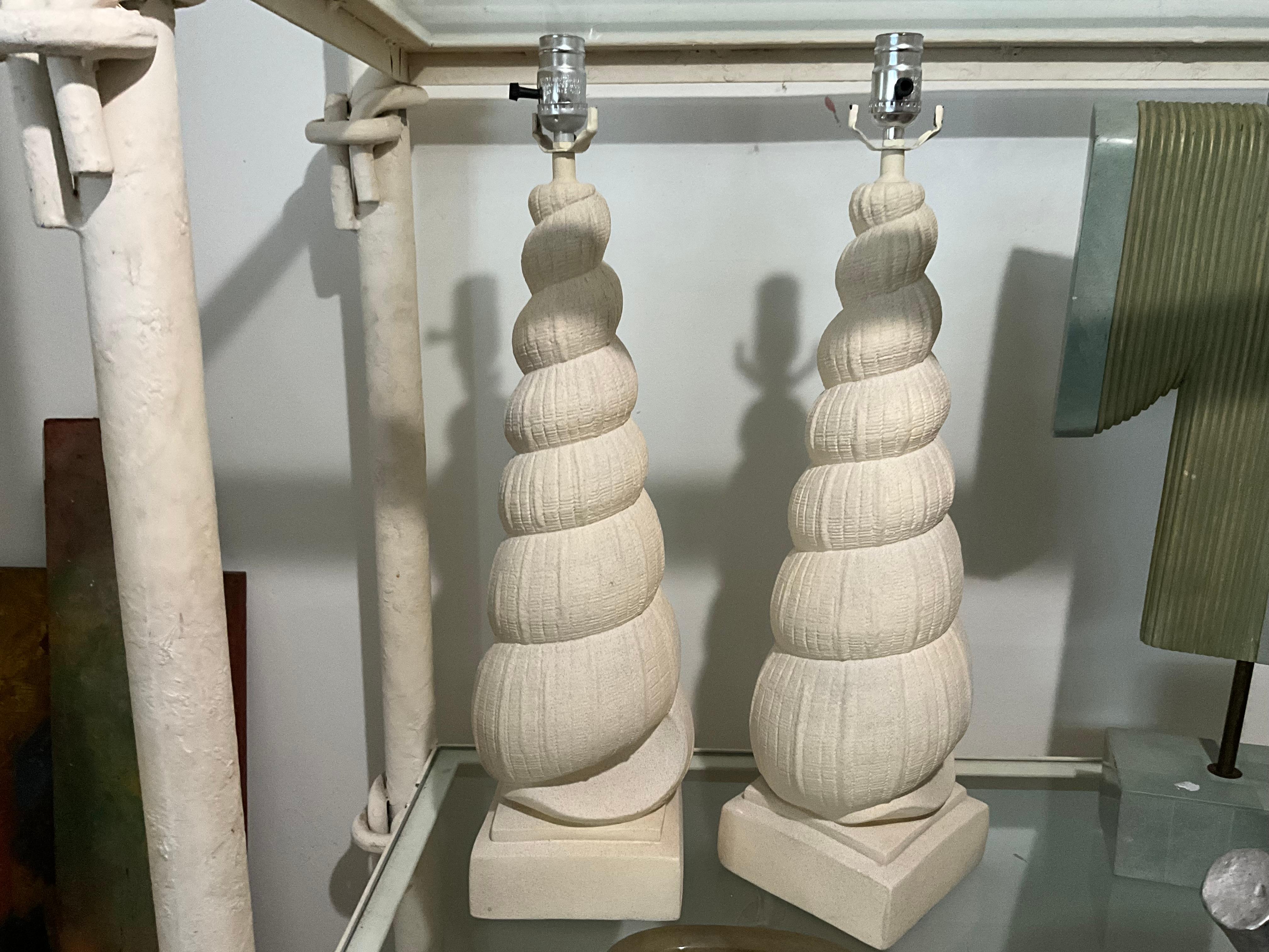Fin du 20e siècle Paire de lampes vintage en plâtre avec coquillages, 1970 Organic Modern Coastal Style en vente