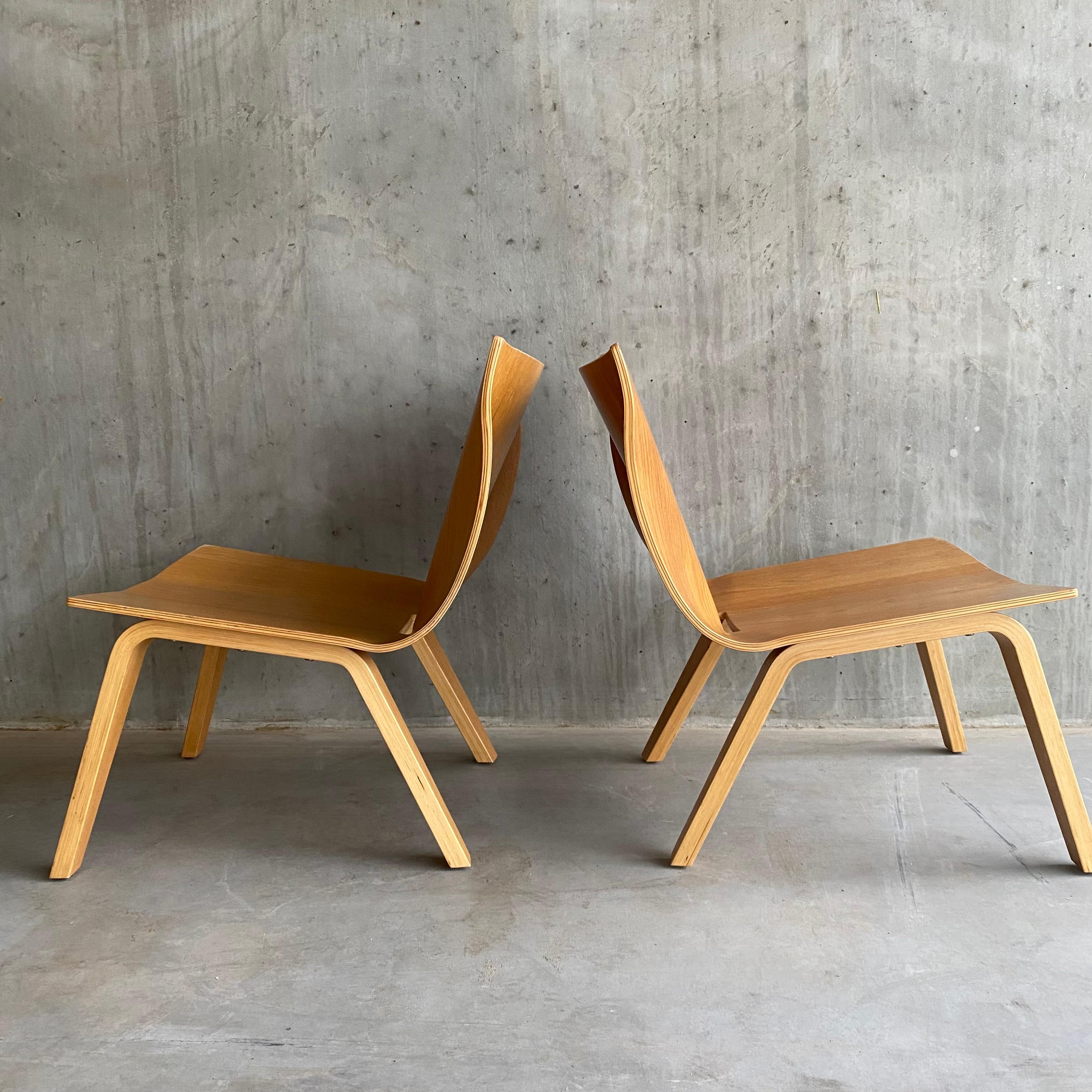 Late 20th Century Pair of Vintage Plywood Oak Low Easy Chairs Italy 1990 For Sale
