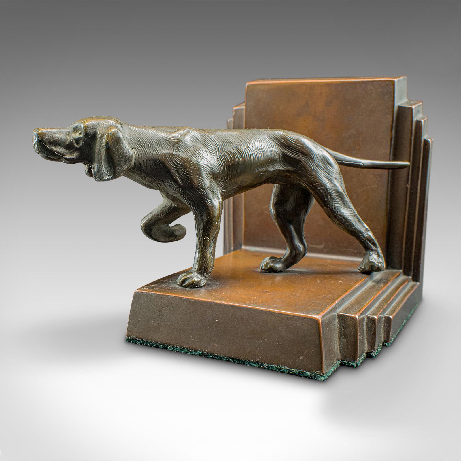 Coppia di fermalibri Pointer d'epoca, bronzo francese, figura di cane, poggia libri, Art Deco in vendita 3