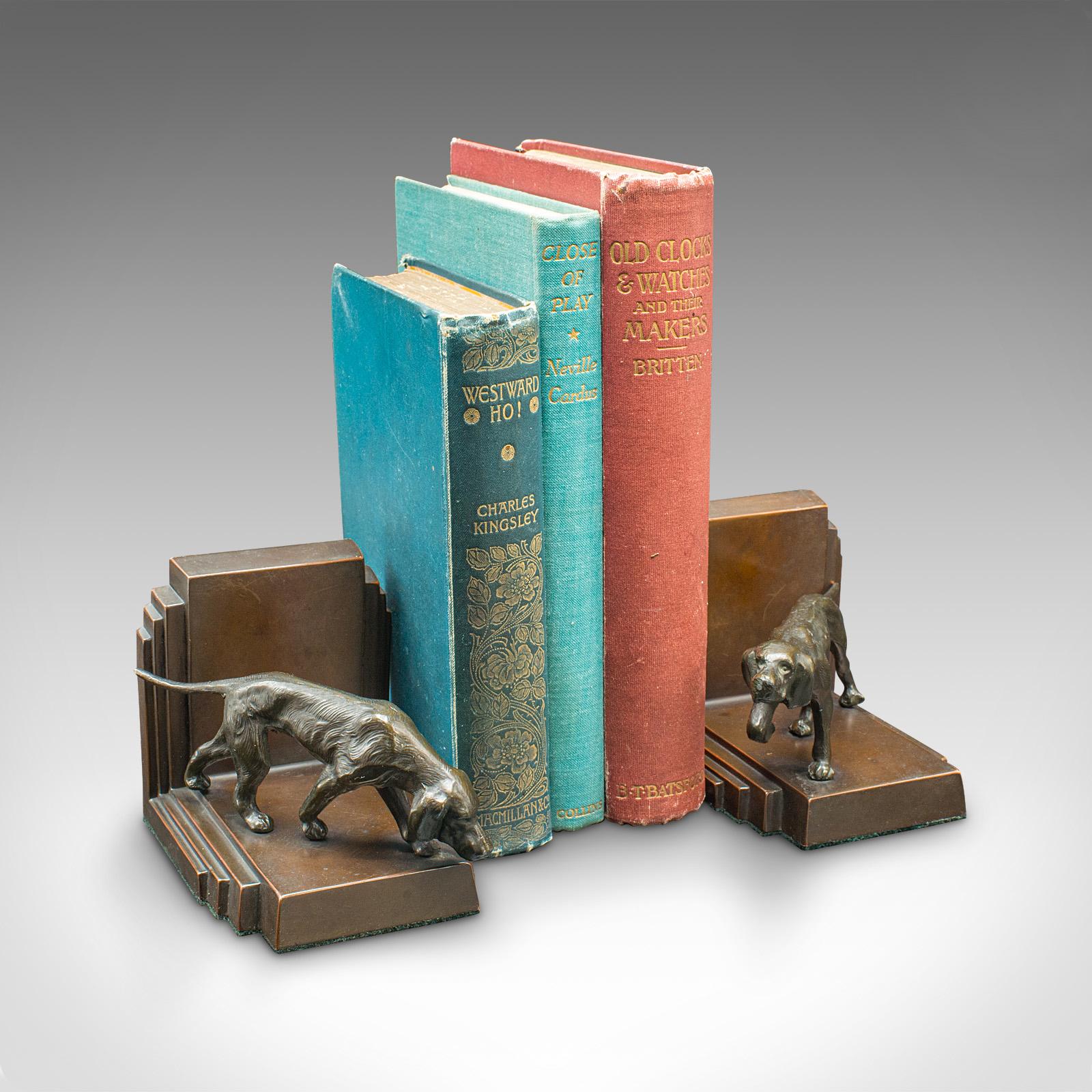 Coppia di fermalibri Pointer d'epoca, bronzo francese, figura di cane, poggia libri, Art Deco in vendita 5