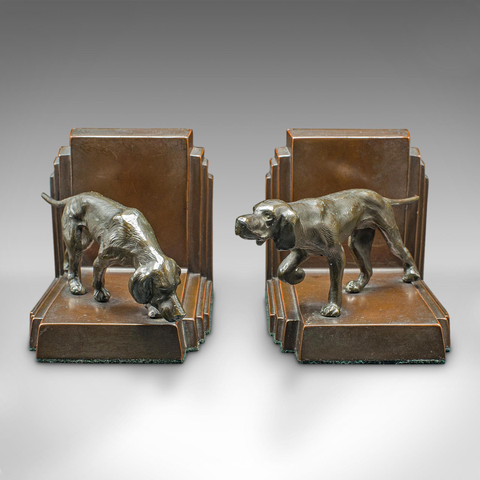 Art Déco Coppia di fermalibri Pointer d'epoca, bronzo francese, figura di cane, poggia libri, Art Deco in vendita