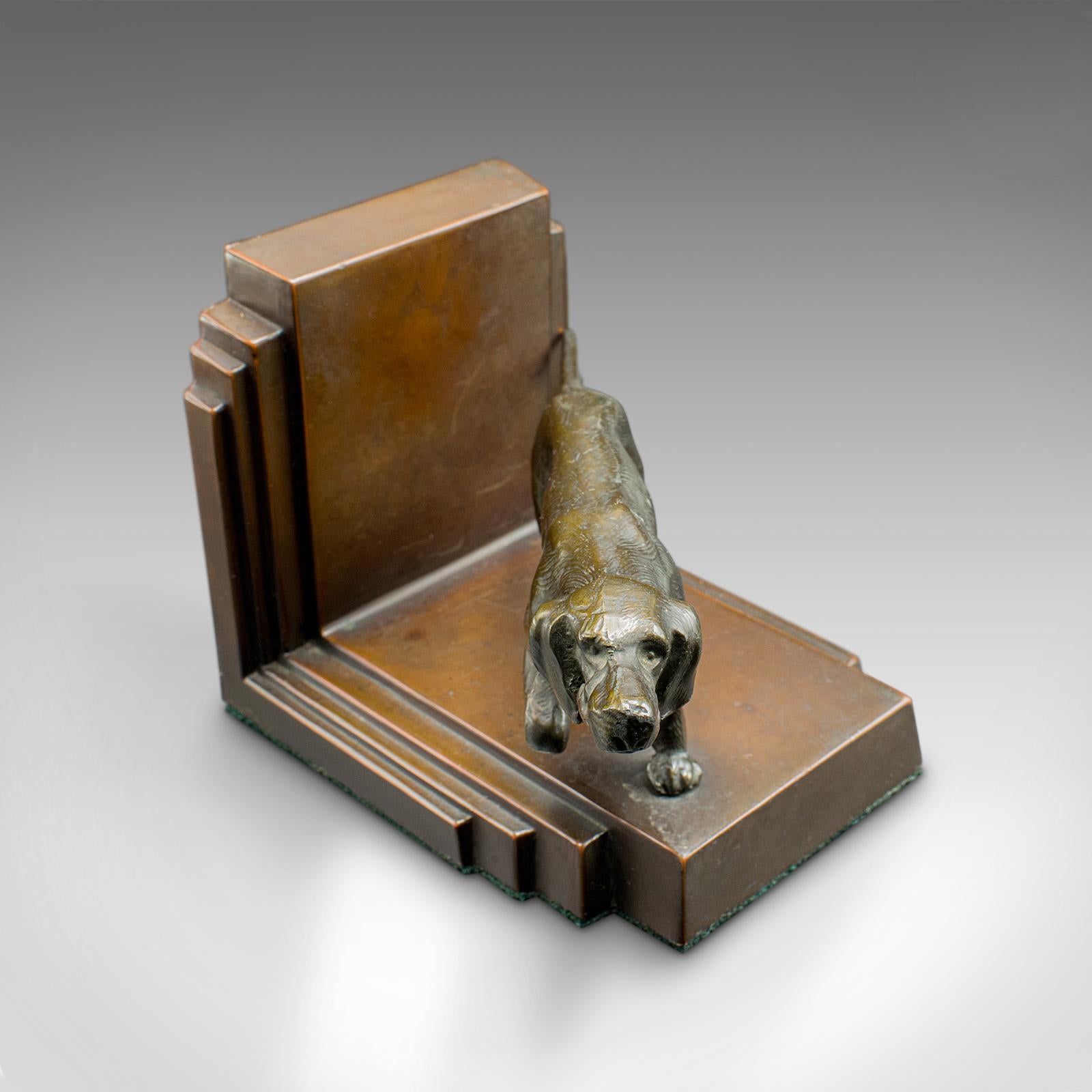 Bronzo Coppia di fermalibri Pointer d'epoca, bronzo francese, figura di cane, poggia libri, Art Deco in vendita