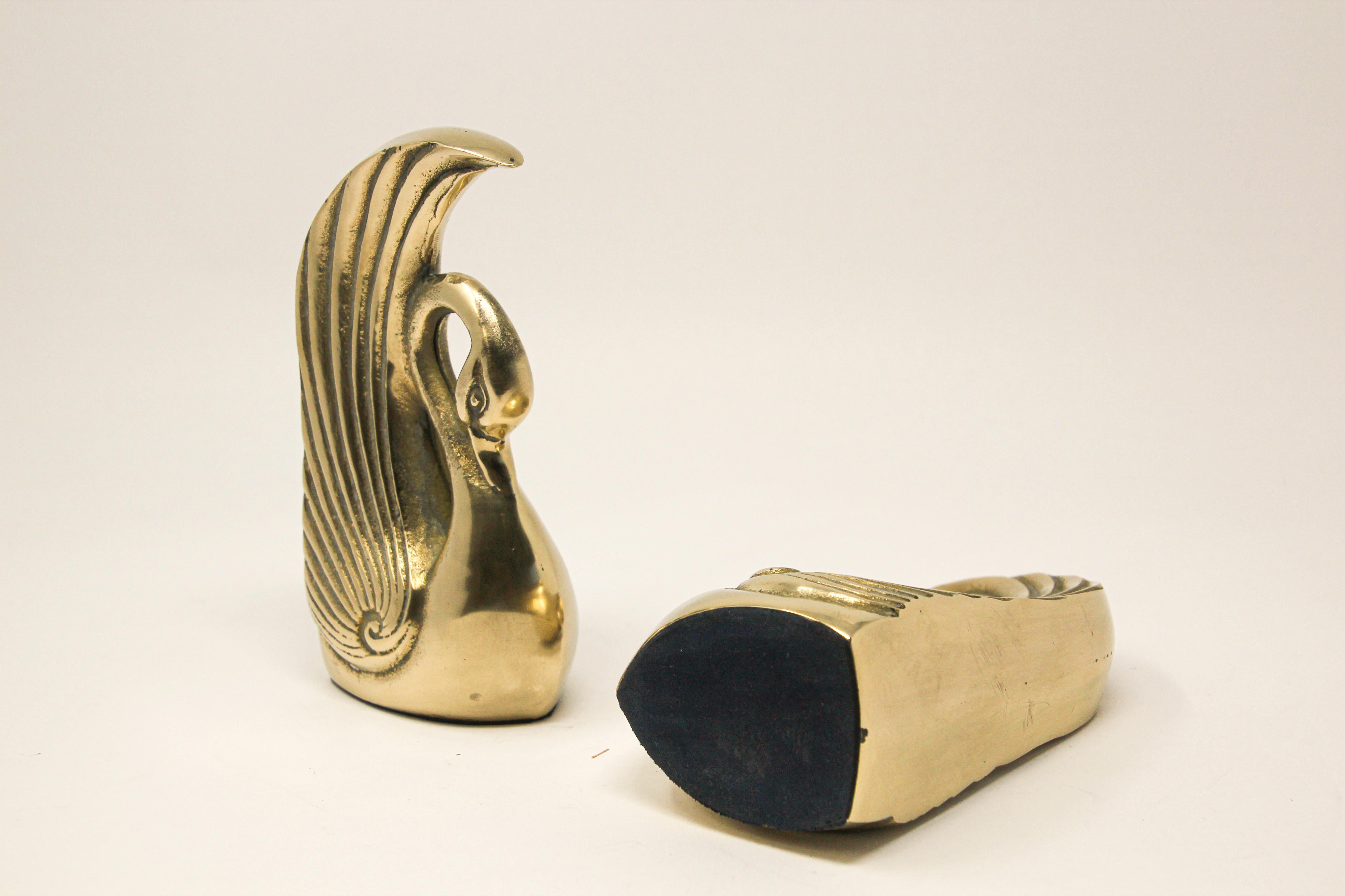 Pair of Vintage Polished Cast Brass Art Deco Swan Bookends, circa 1950 In Good Condition In North Hollywood, CA