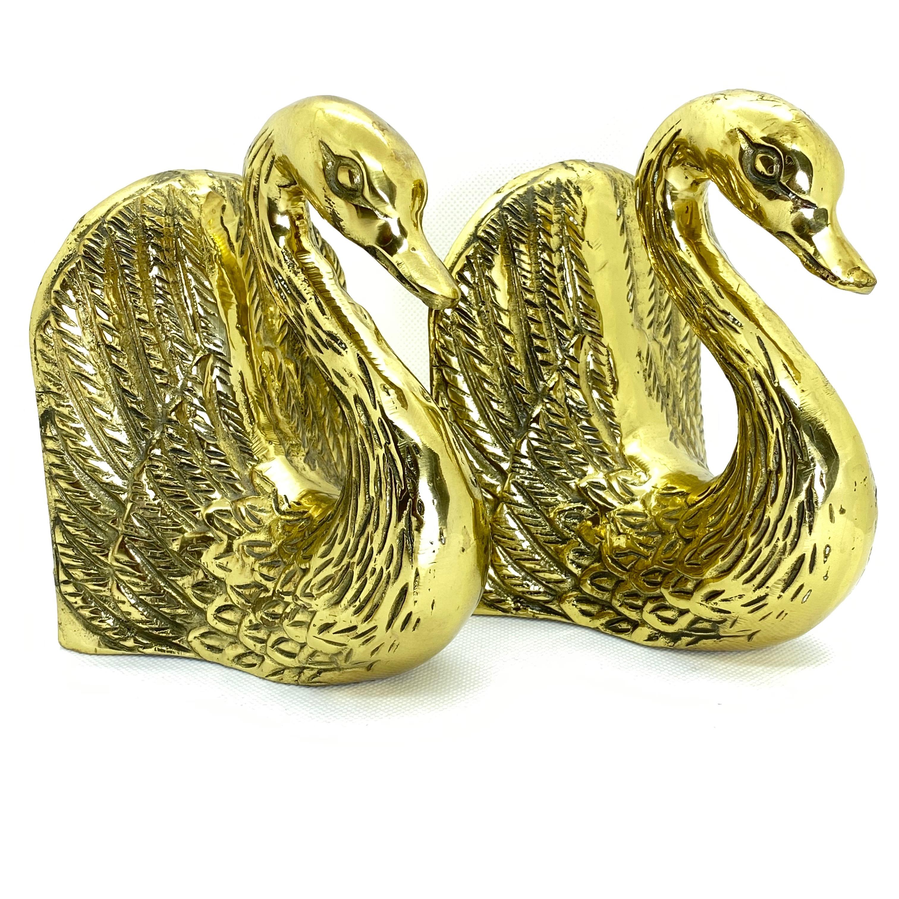 Hollywood Regency Pair of Vintage Polished Cast Brass Swan Bookends, circa 1950 For Sale