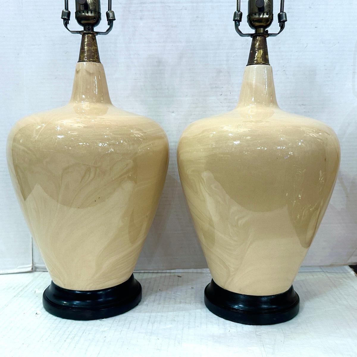 italien Paire de lampes vintage en porcelaine en vente