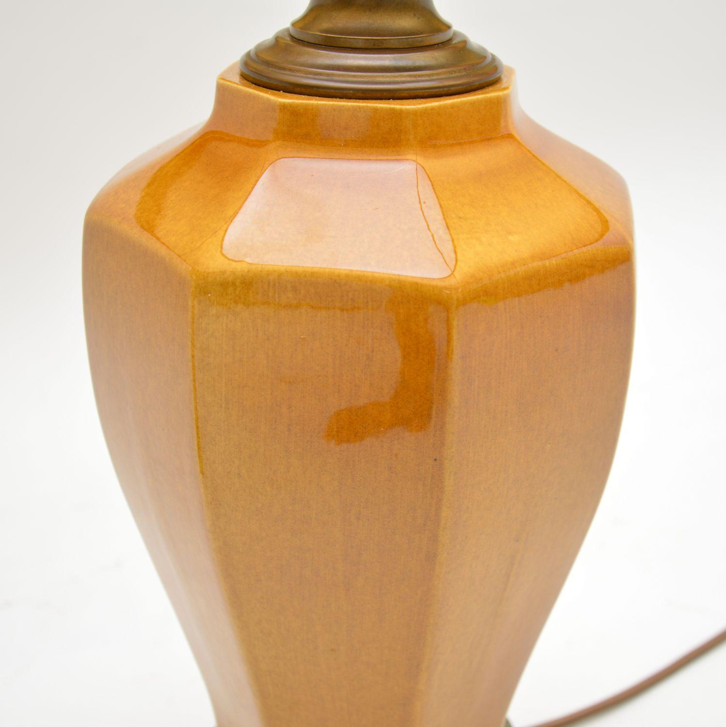Milieu du XXe siècle Paire de lampes de bureau vintage en porcelaine en vente