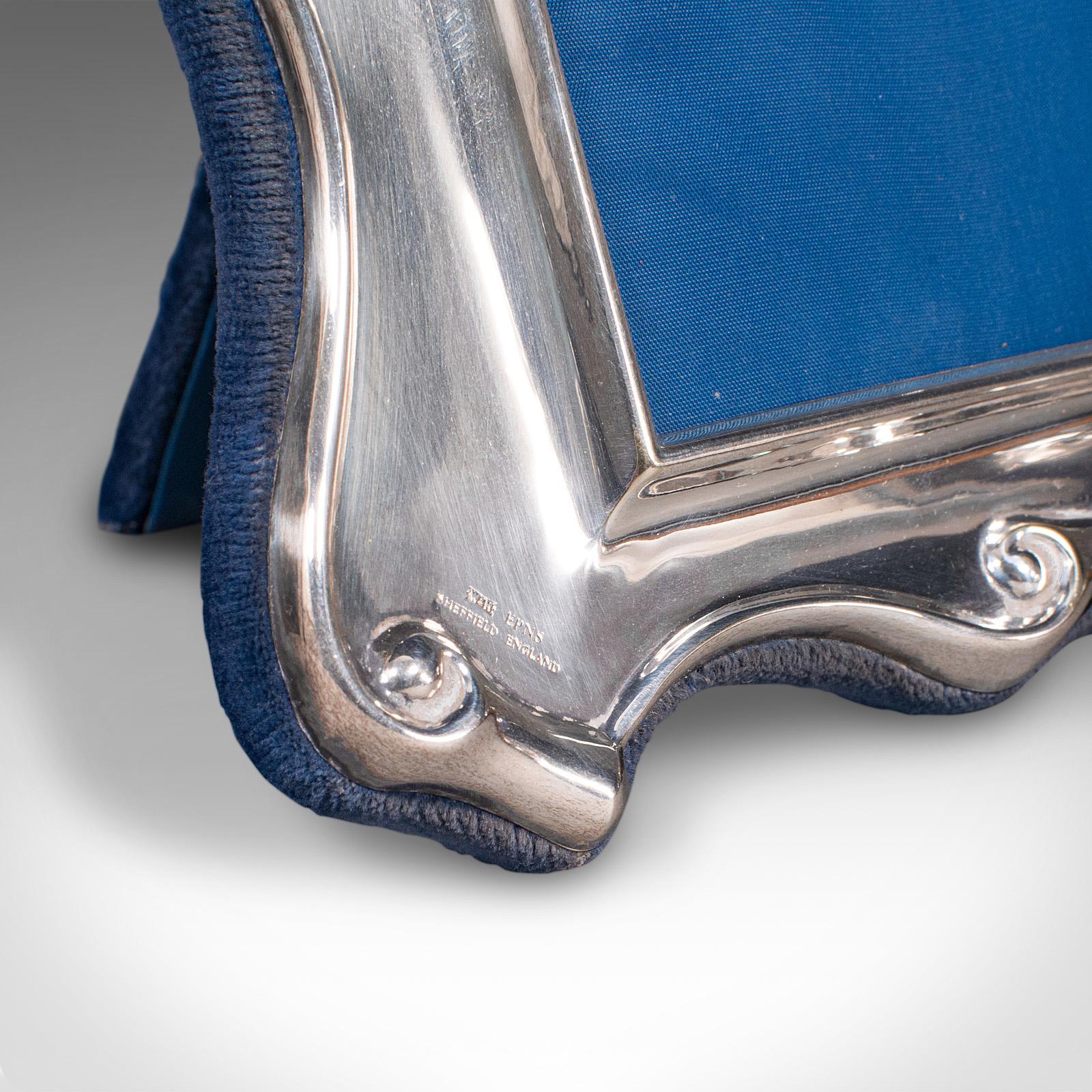 Coppia di cornici per ritratti d'epoca, inglese, placca d'argento, 5x7, Art Deco in vendita 3