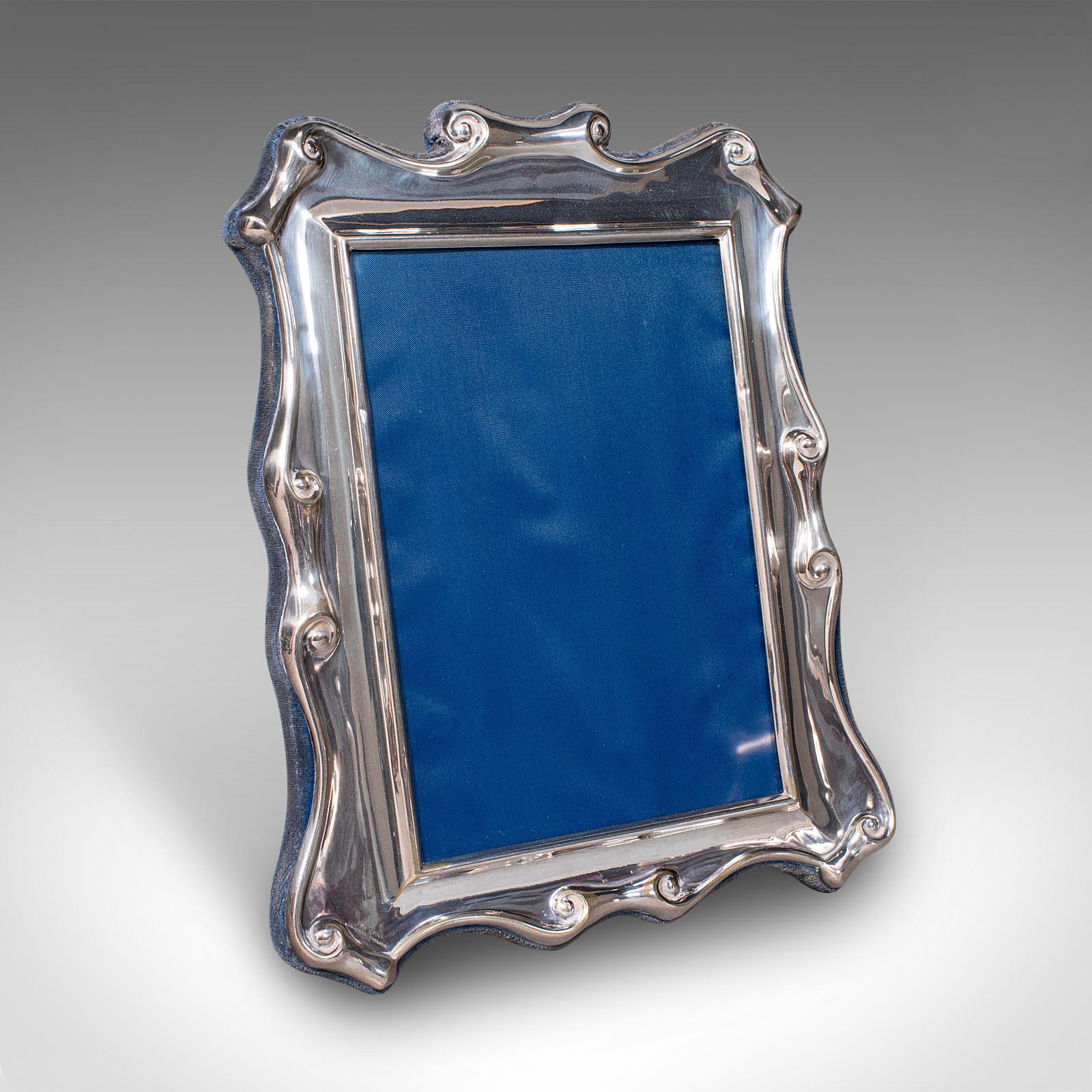 Britannico Coppia di cornici per ritratti d'epoca, inglese, placca d'argento, 5x7, Art Deco in vendita