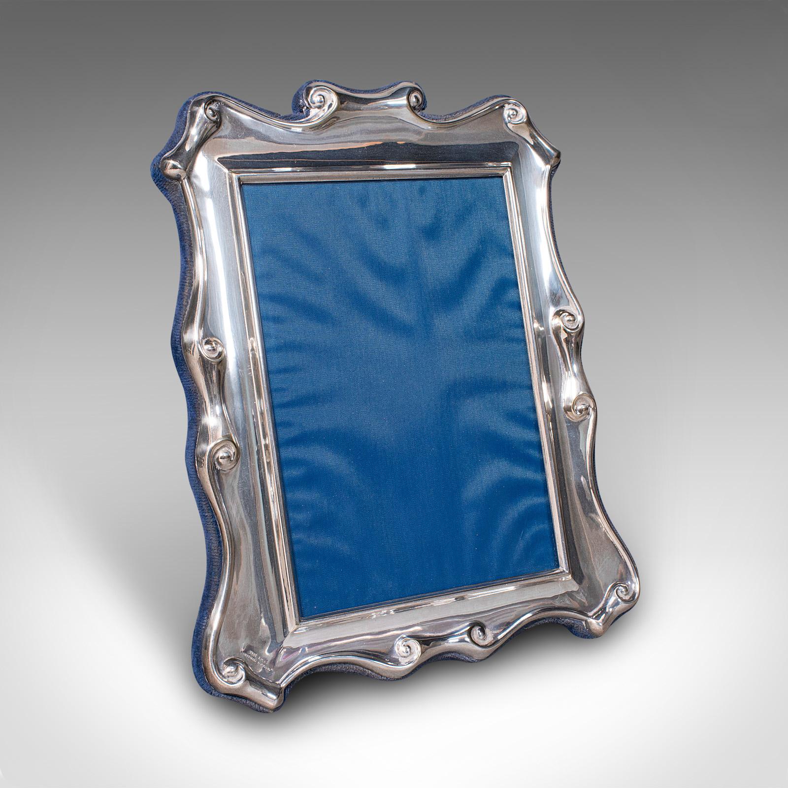 Coppia di cornici per ritratti d'epoca, inglese, placca d'argento, 5x7, Art Deco In condizioni buone in vendita a Hele, Devon, GB