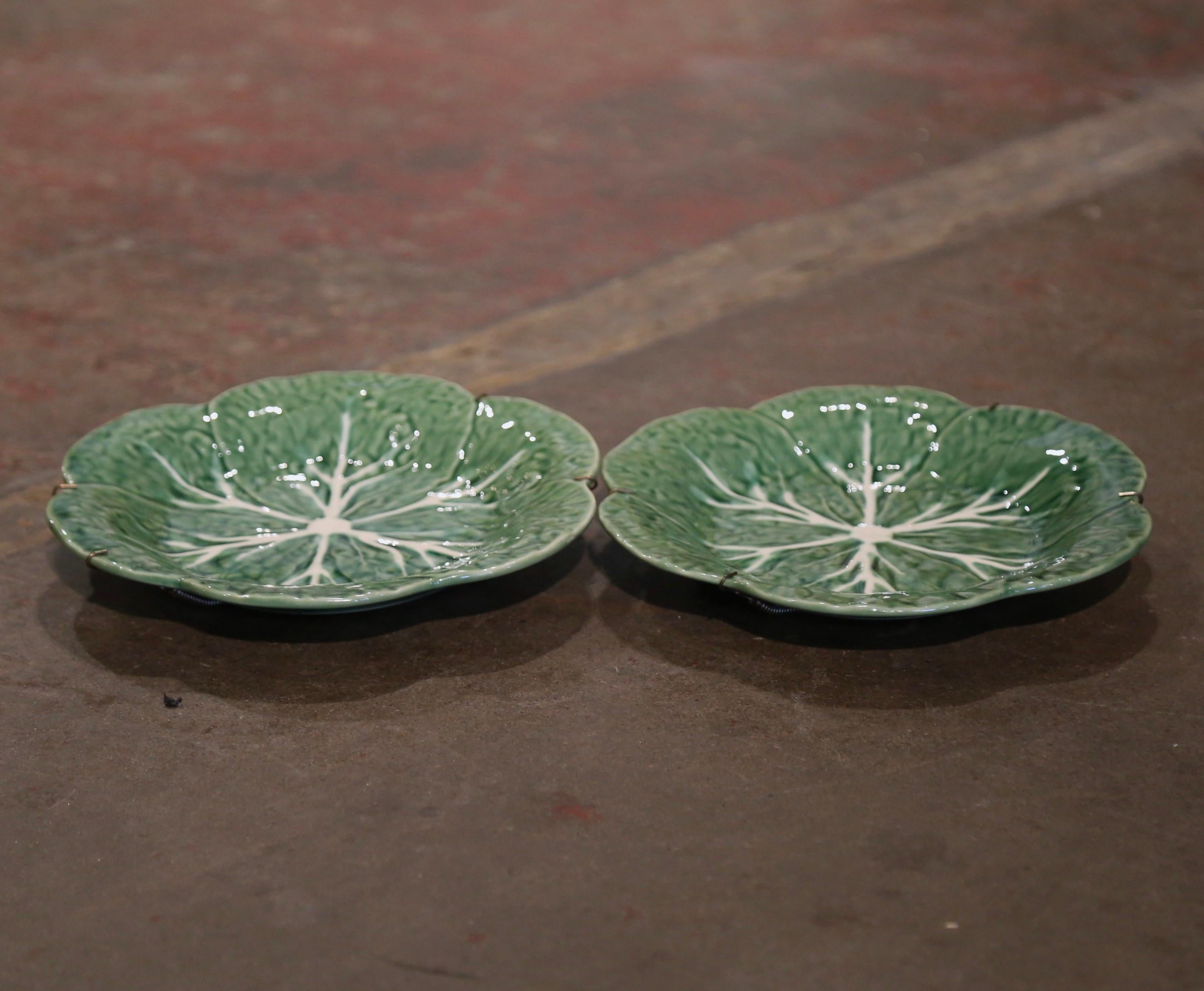 Hand-Crafted Pair of Vintage Portuguese Bordallo Pinheiro Decorative Cabbage Wall Platters For Sale