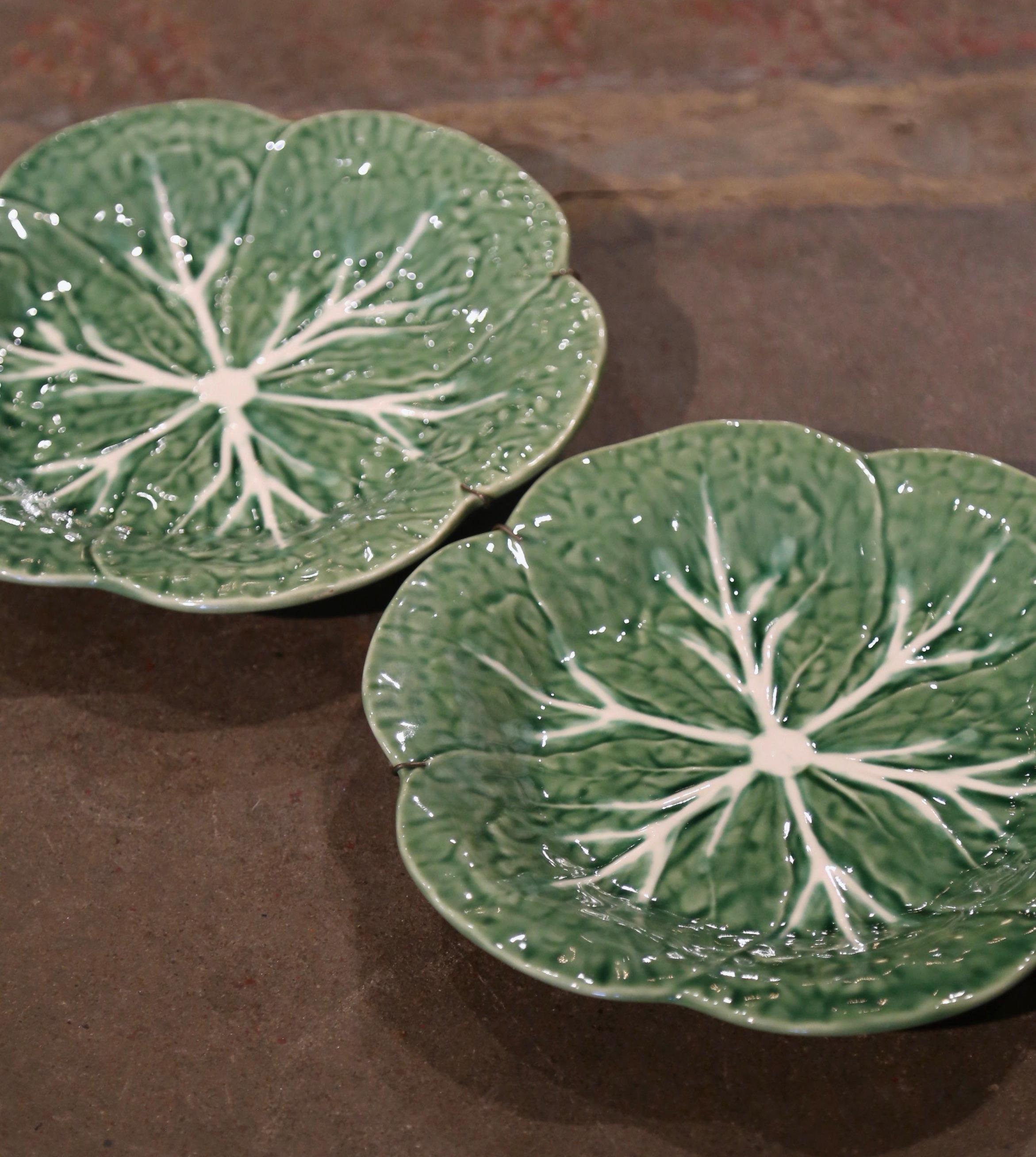 Pair of Vintage Portuguese Bordallo Pinheiro Decorative Cabbage Wall Platters In Excellent Condition For Sale In Dallas, TX