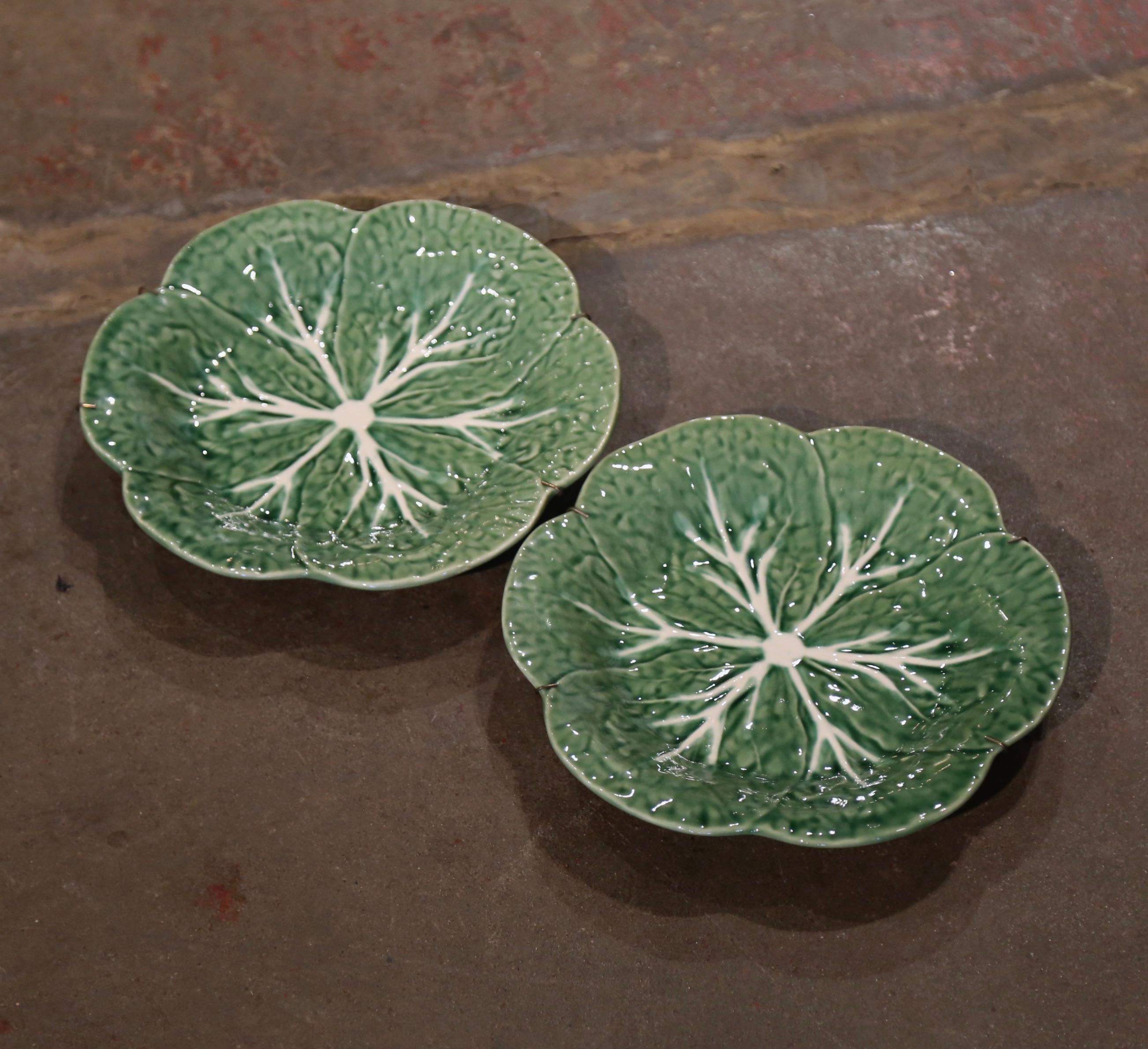 20th Century Pair of Vintage Portuguese Bordallo Pinheiro Decorative Cabbage Wall Platters For Sale