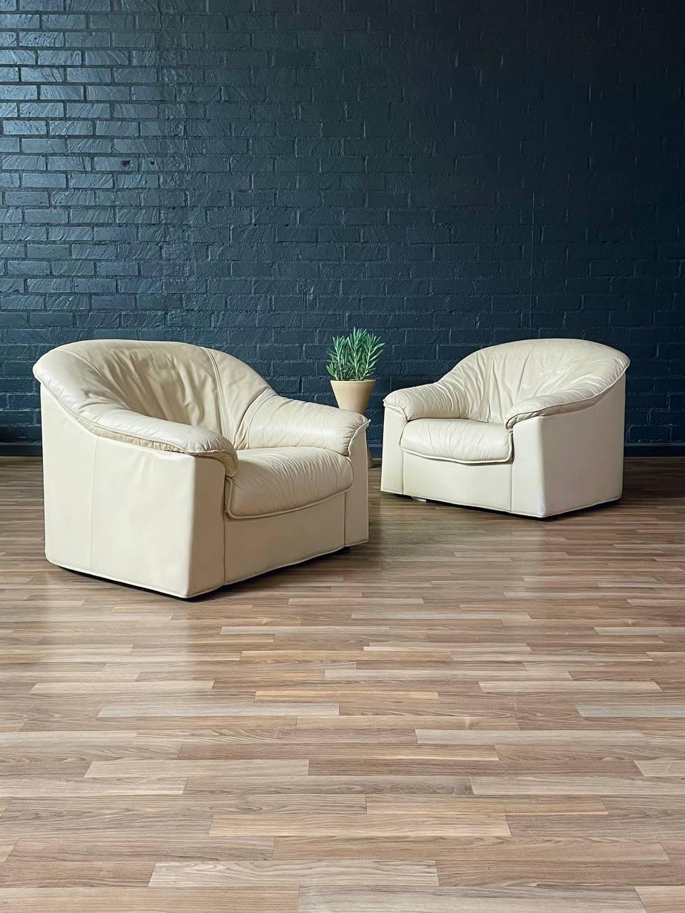 Post-Modern Pair of Vintage Post Modern Italian Leather Lounge Chairs by Natuzzi Salotti