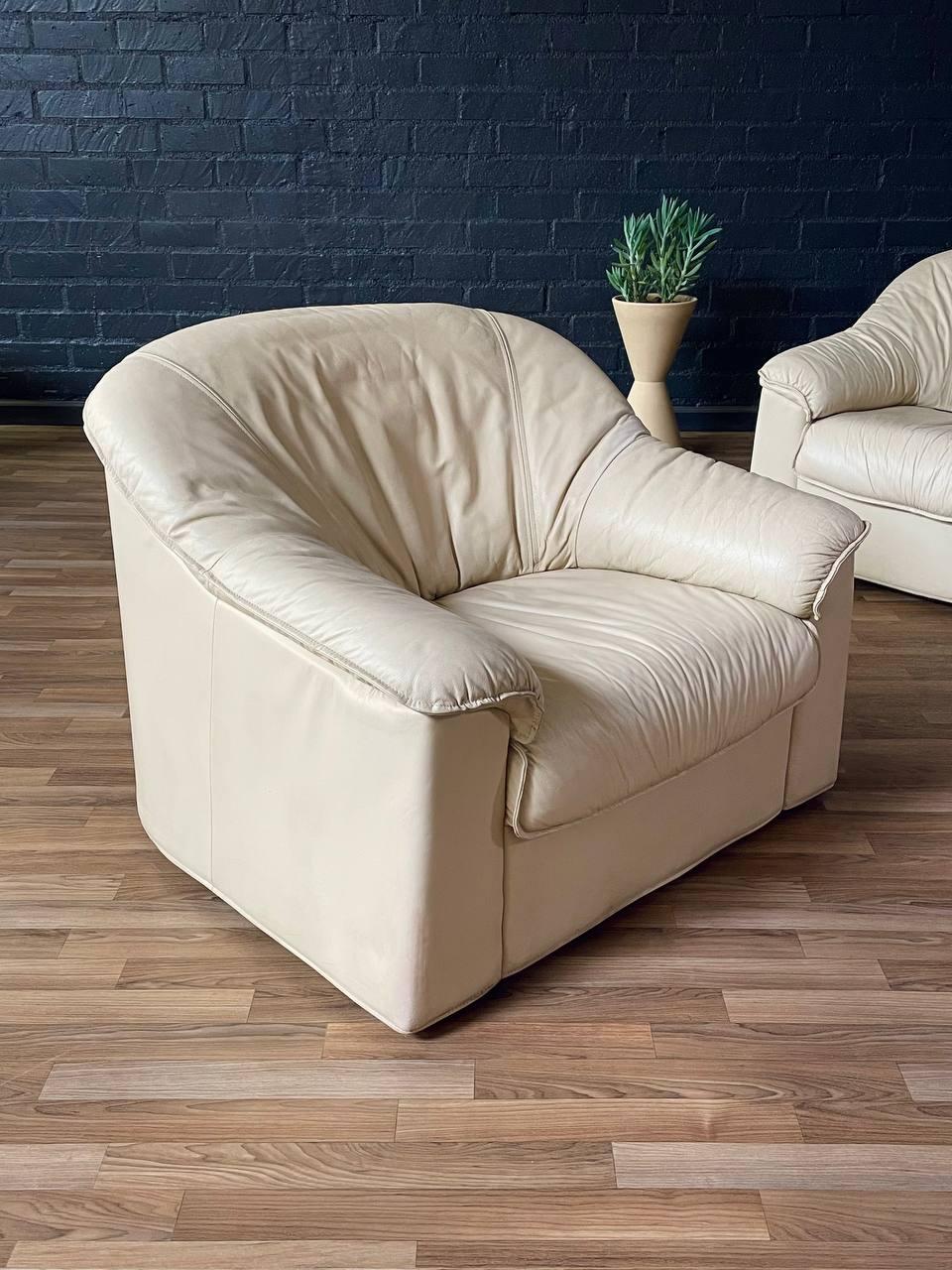 Late 20th Century Pair of Vintage Post Modern Italian Leather Lounge Chairs by Natuzzi Salotti