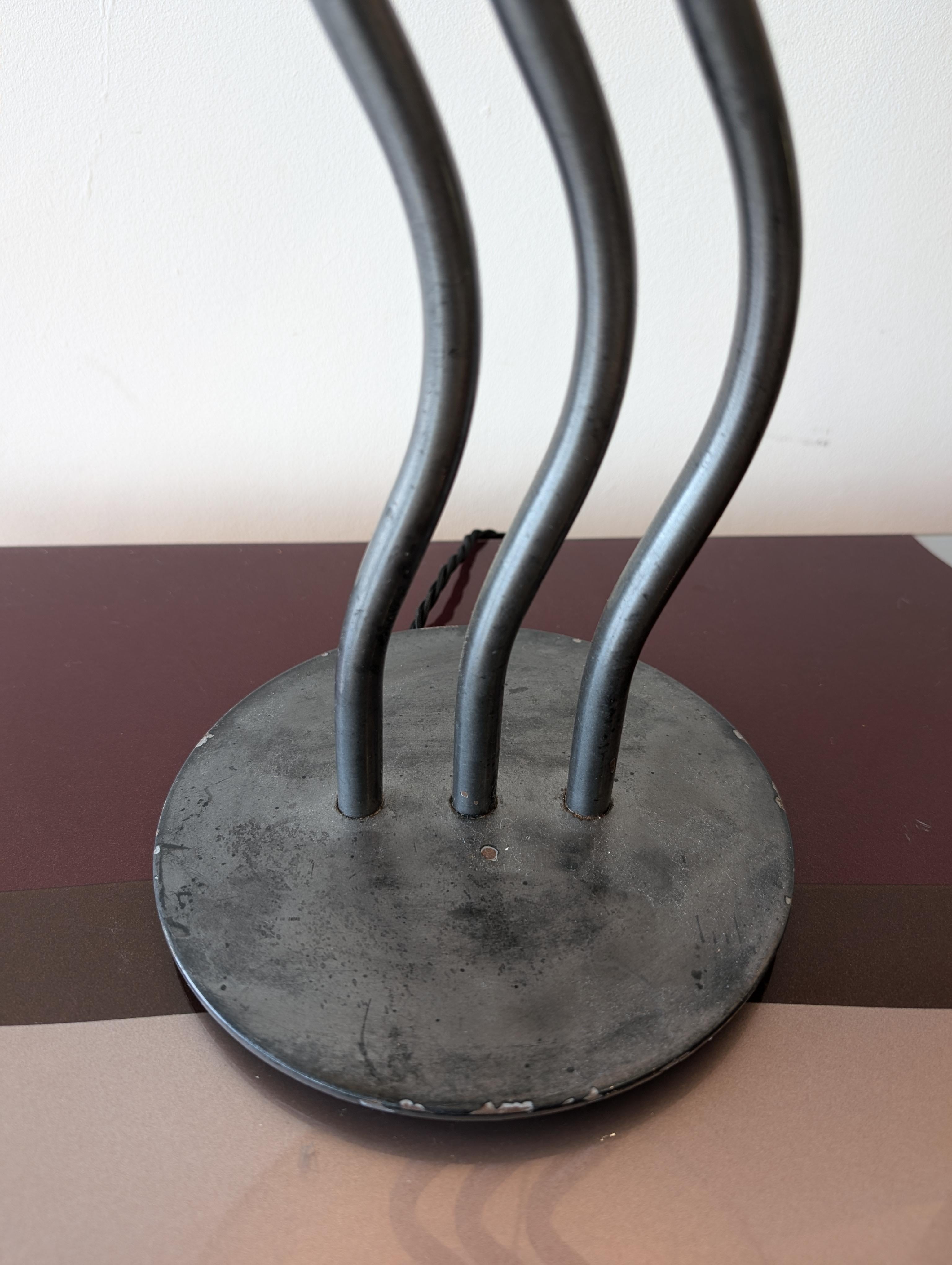 Pair of vintage postmodern 1980s American black steel wiggle lamps For Sale 2