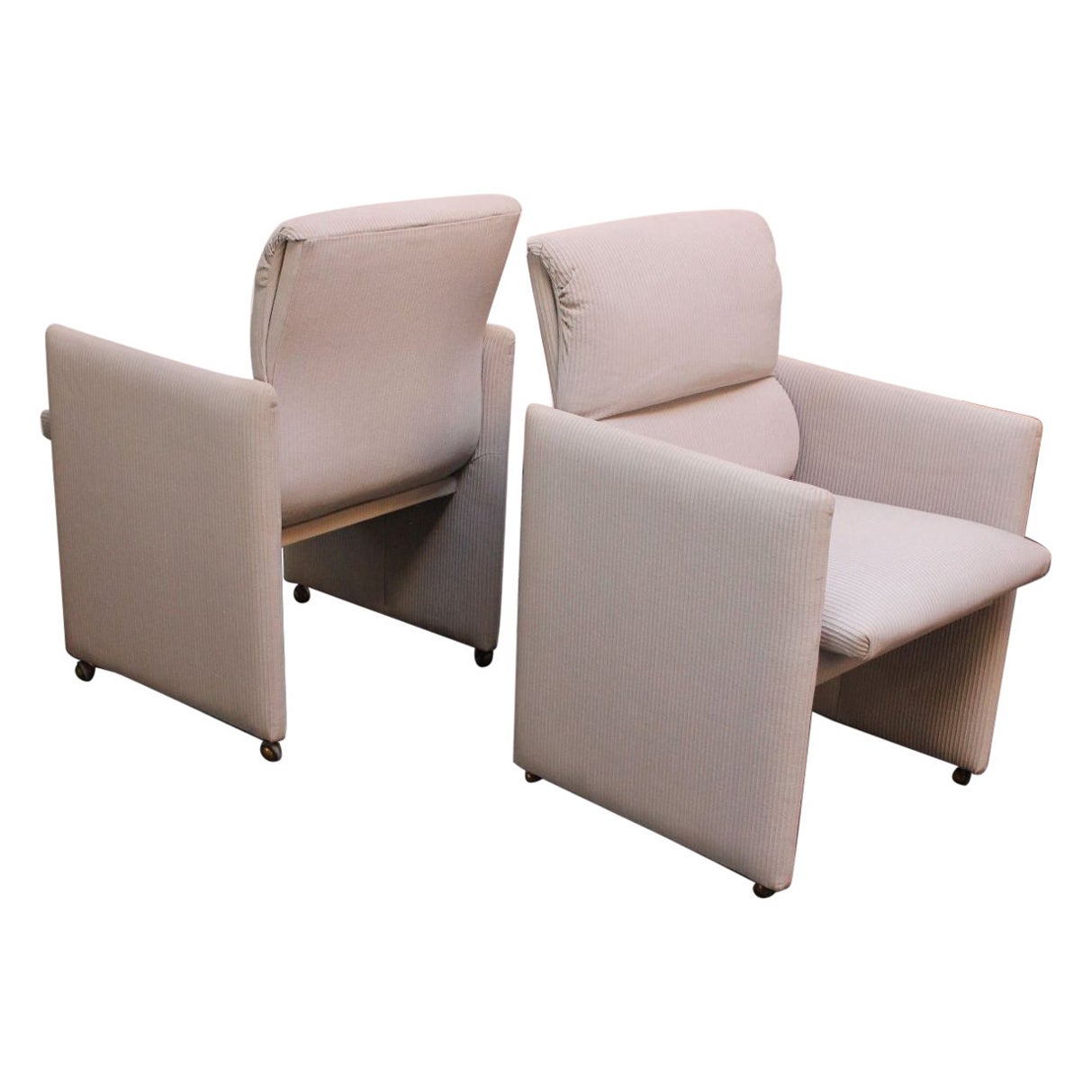 Coppia di poltroncine vintage in anteprima su ruote d'ottone