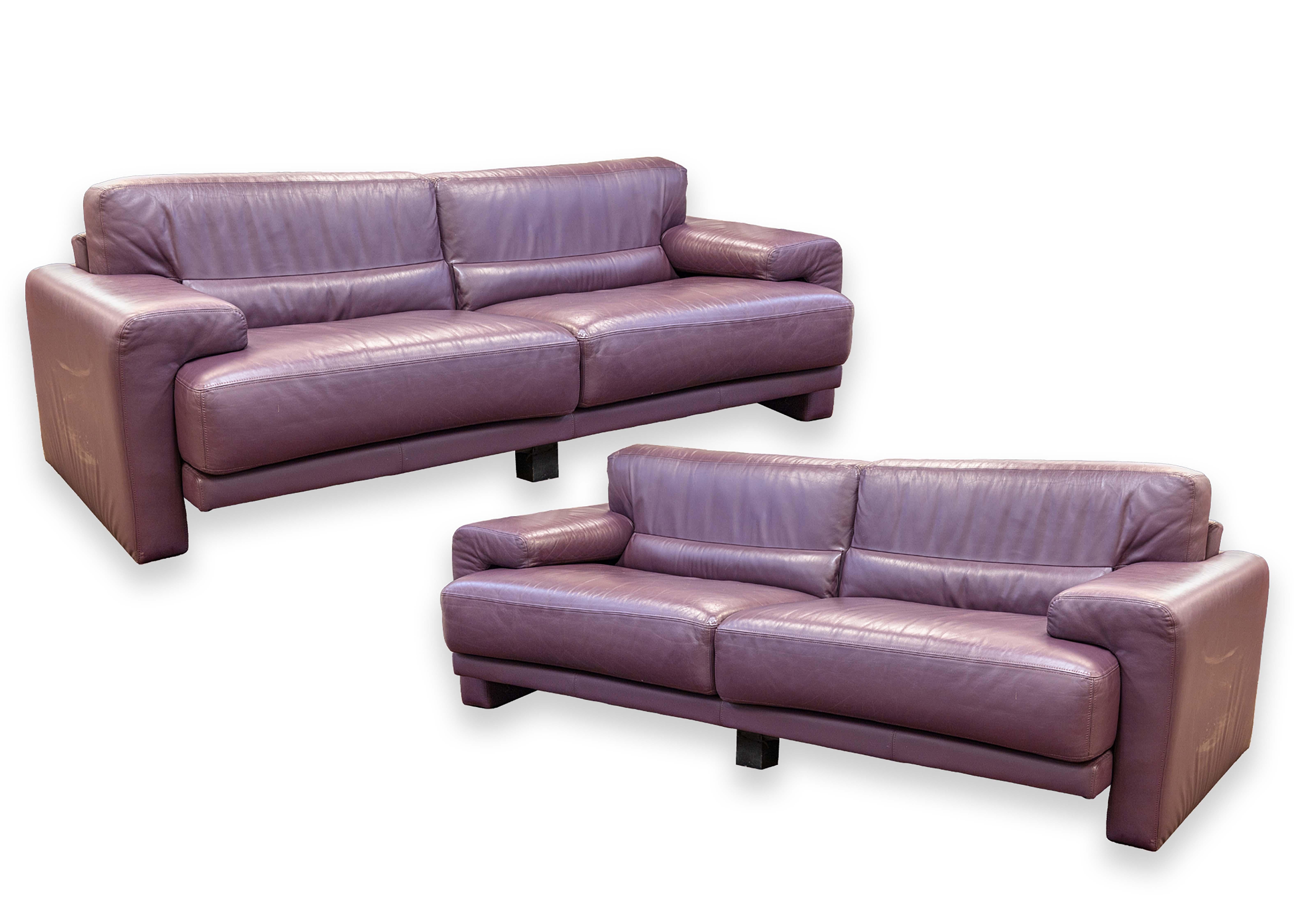 Paire de canapés postmodernes Preview Furniture Co en cuir violet en vente 4