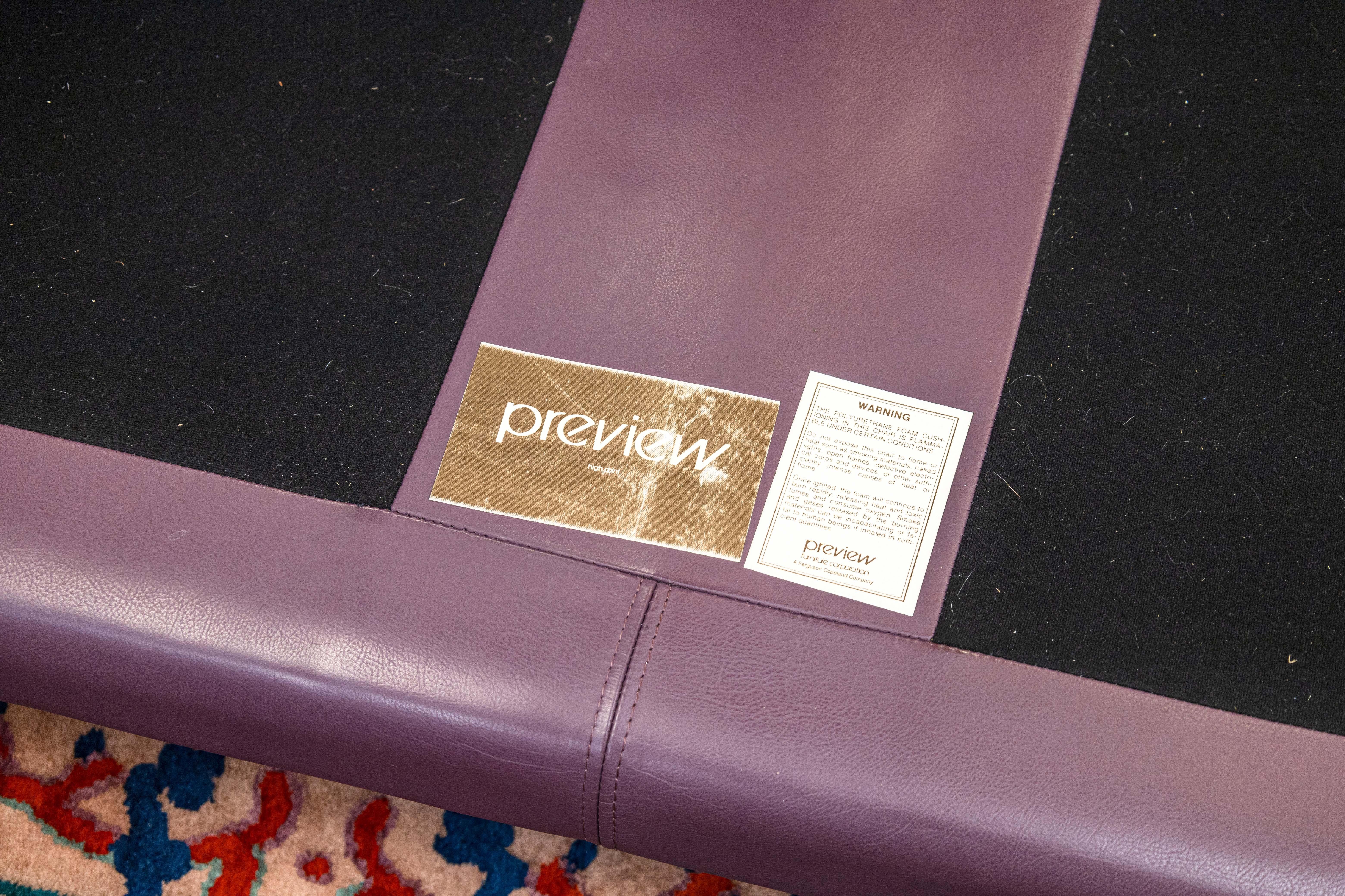 Paire de canapés postmodernes Preview Furniture Co en cuir violet en vente 1