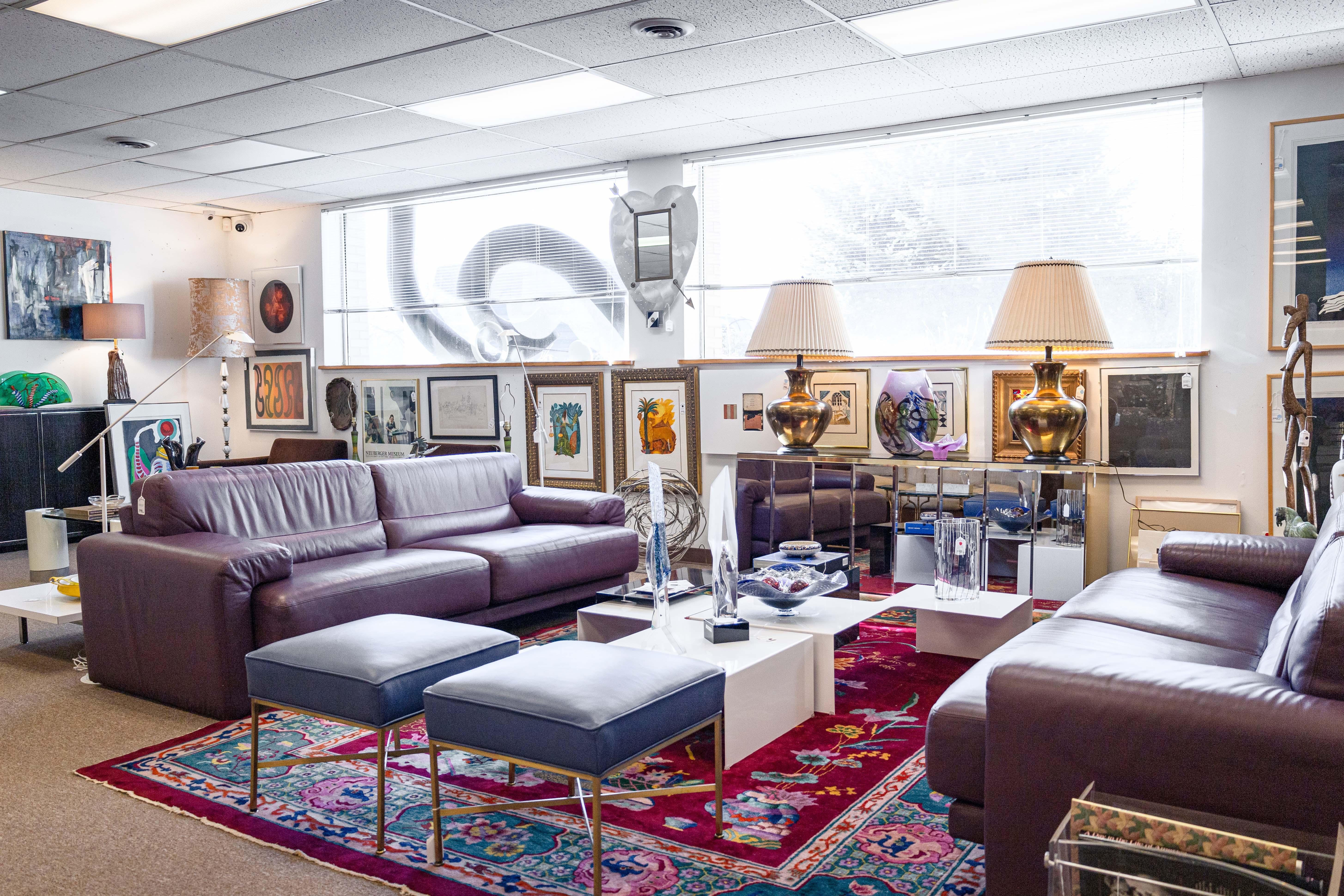 Paire de canapés postmodernes Preview Furniture Co en cuir violet en vente 2