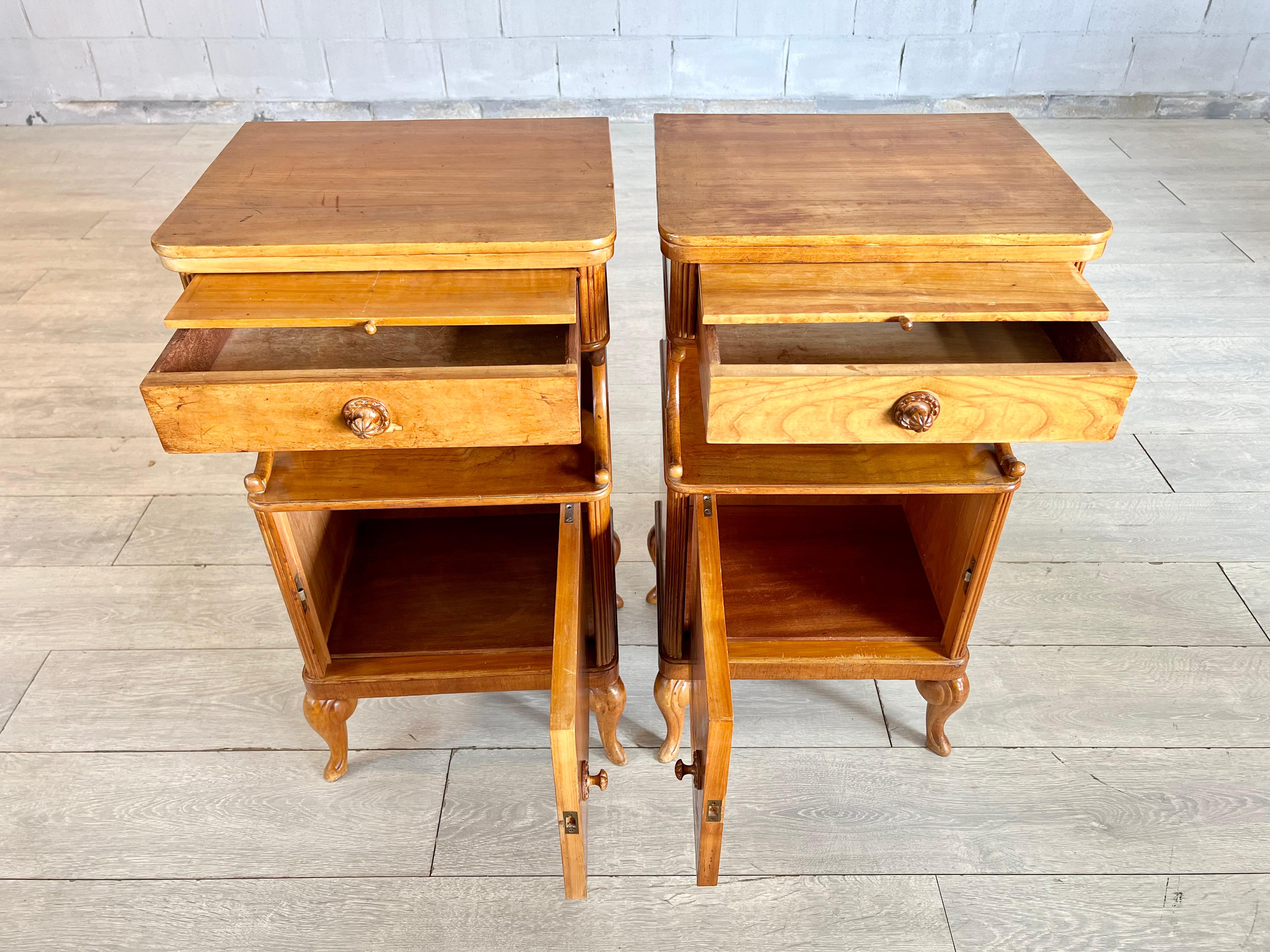 20th Century Pair of Vintage Queen Anne Style Bedside Cabinets or Nighstands For Sale