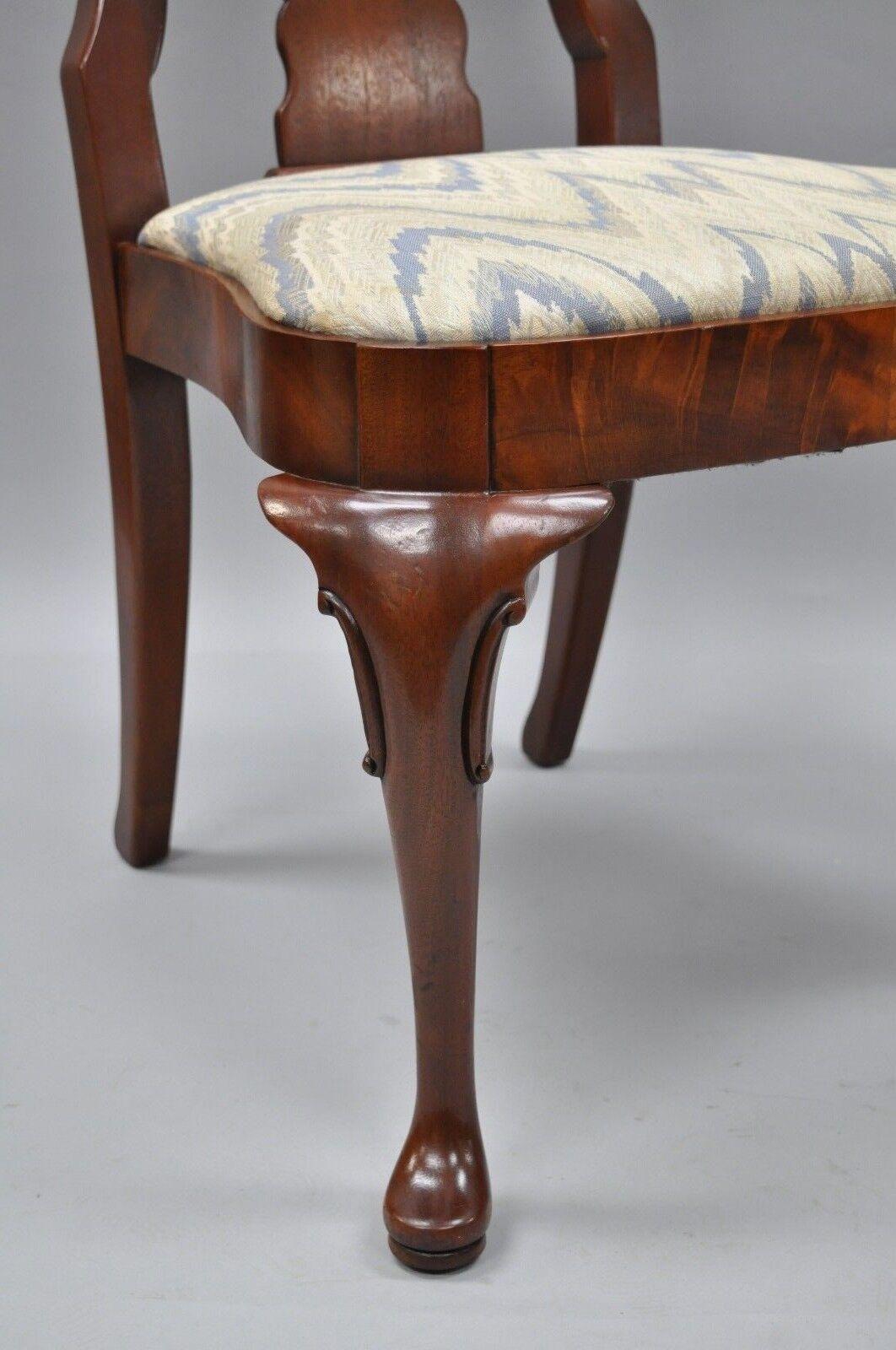 20th Century Pair of Vintage Queen Anne Style Crotch Mahogany Dining Room Side Chairs For Sale