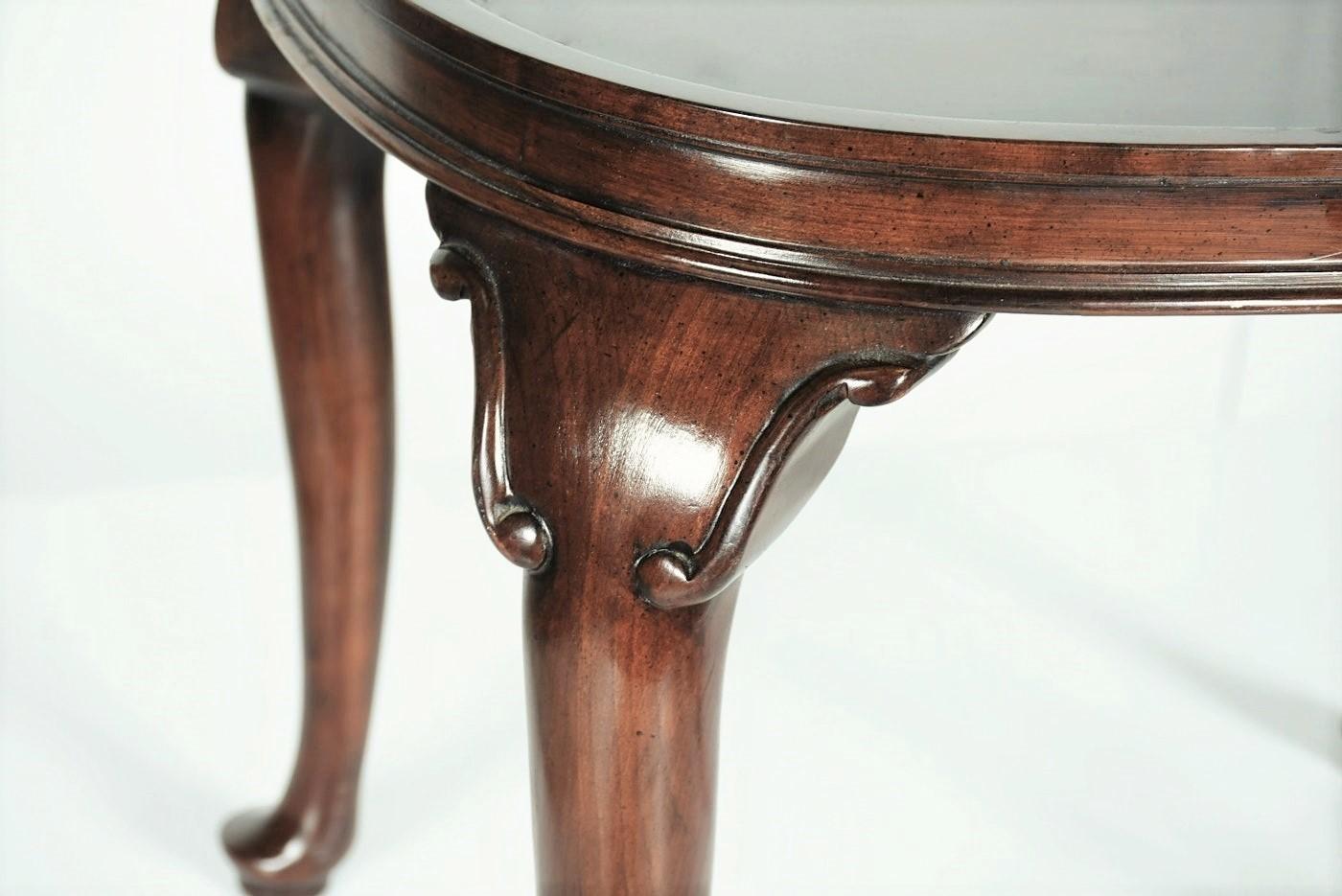 American Pair of Vintage Queen Anne Style Mahogany Tray Top Side Tables For Sale
