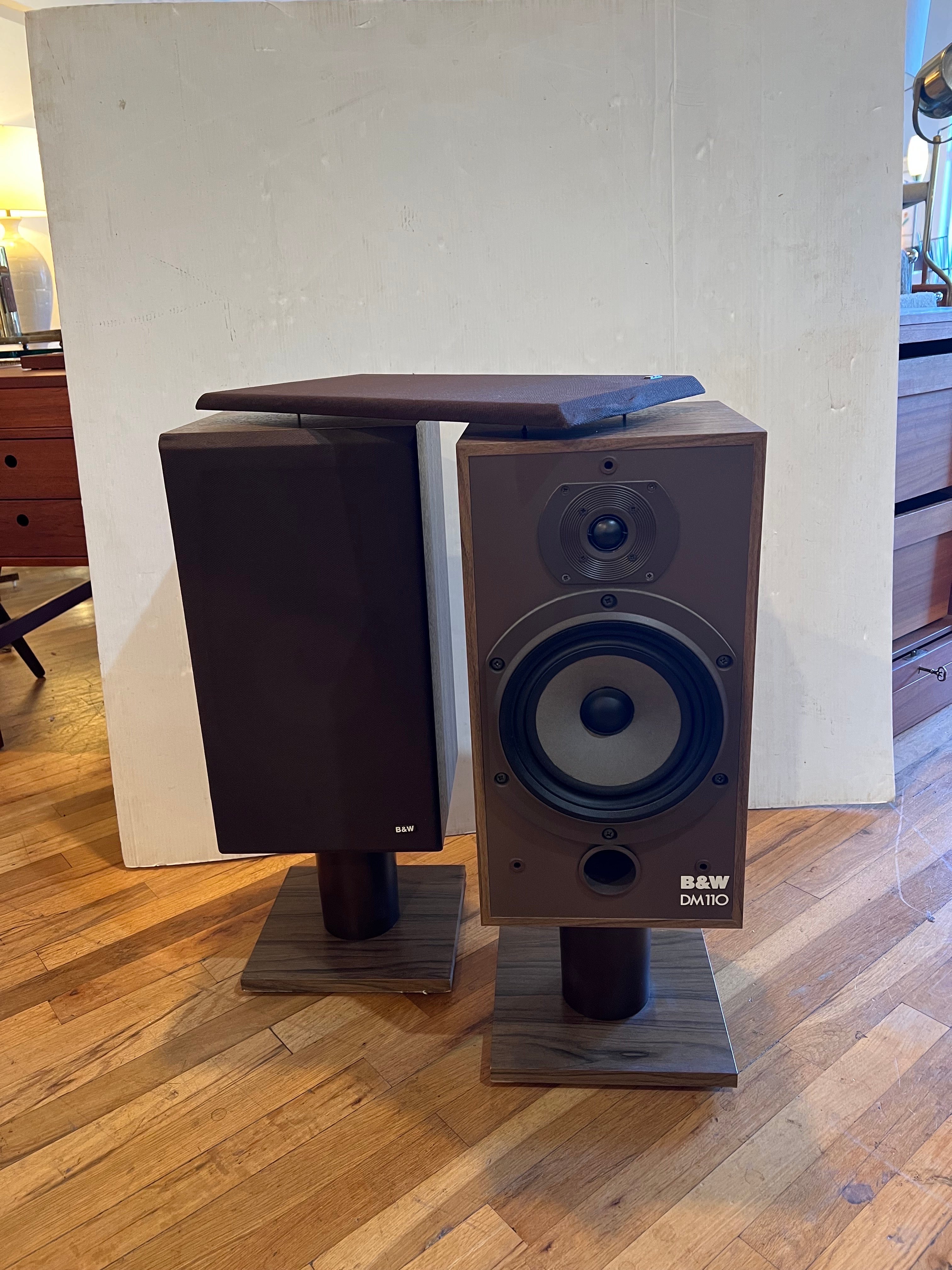 Great pair of B&W speakers very nice clean condition working Model DM110, set its rare comes with a base as shown, with a faux wood laminate finish.