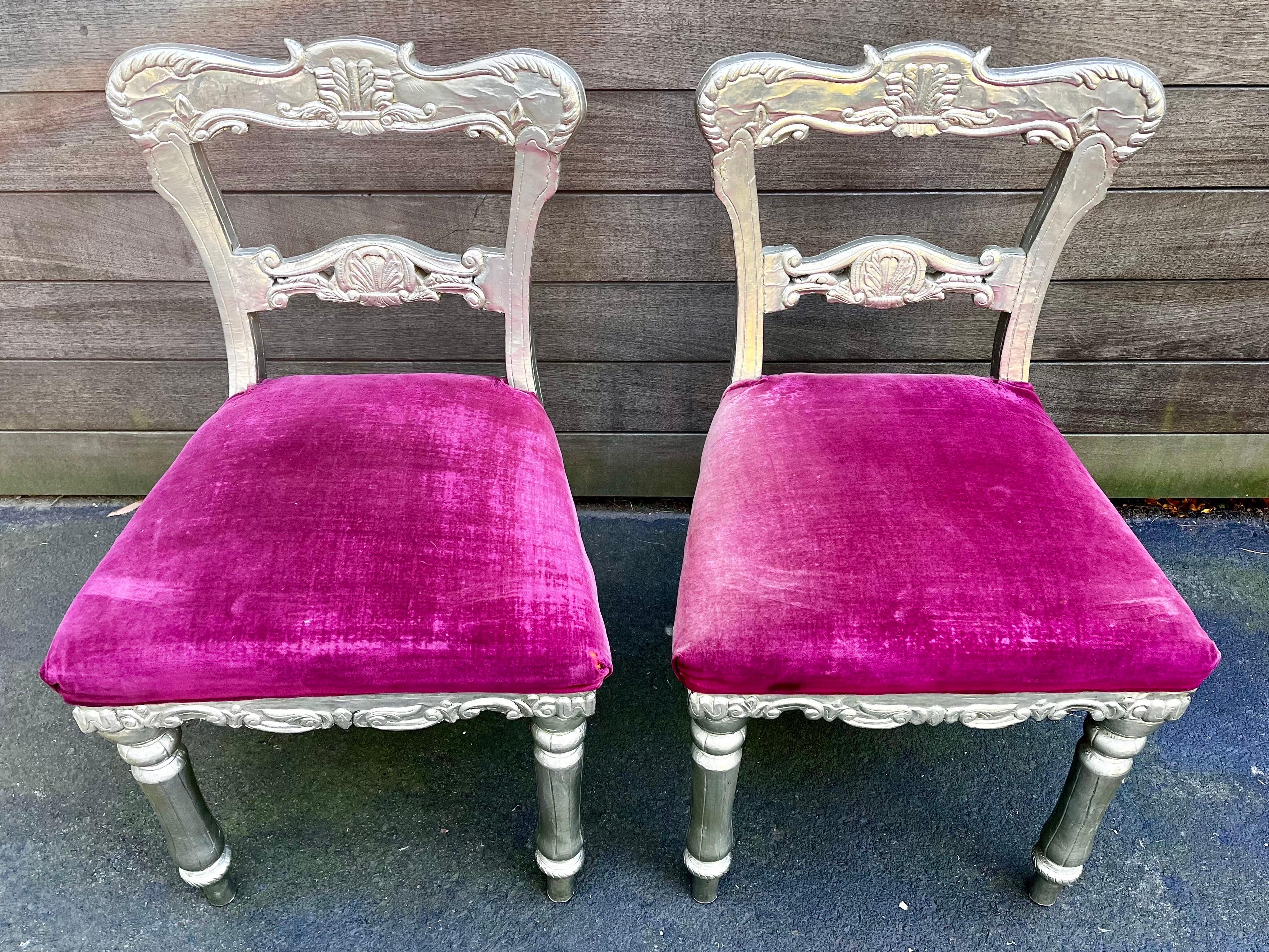 Sedie vintage in stile Regency rivestite in metallo argentato anglo-indiano
Conosciute anche come 