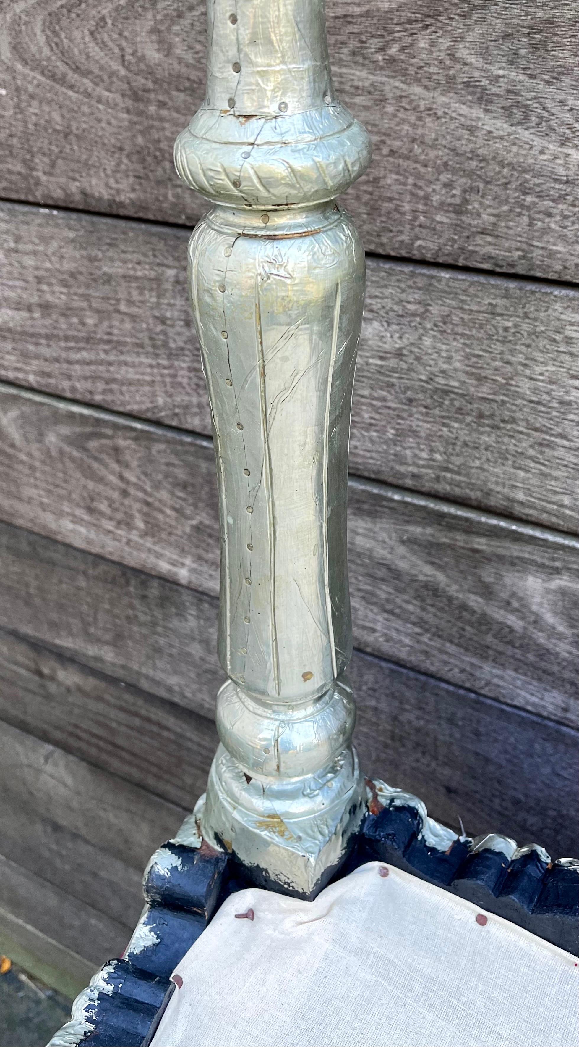 Coppia di sedie vintage in stile Regency rivestite di metallo anglo-indiano in argento in vendita 13