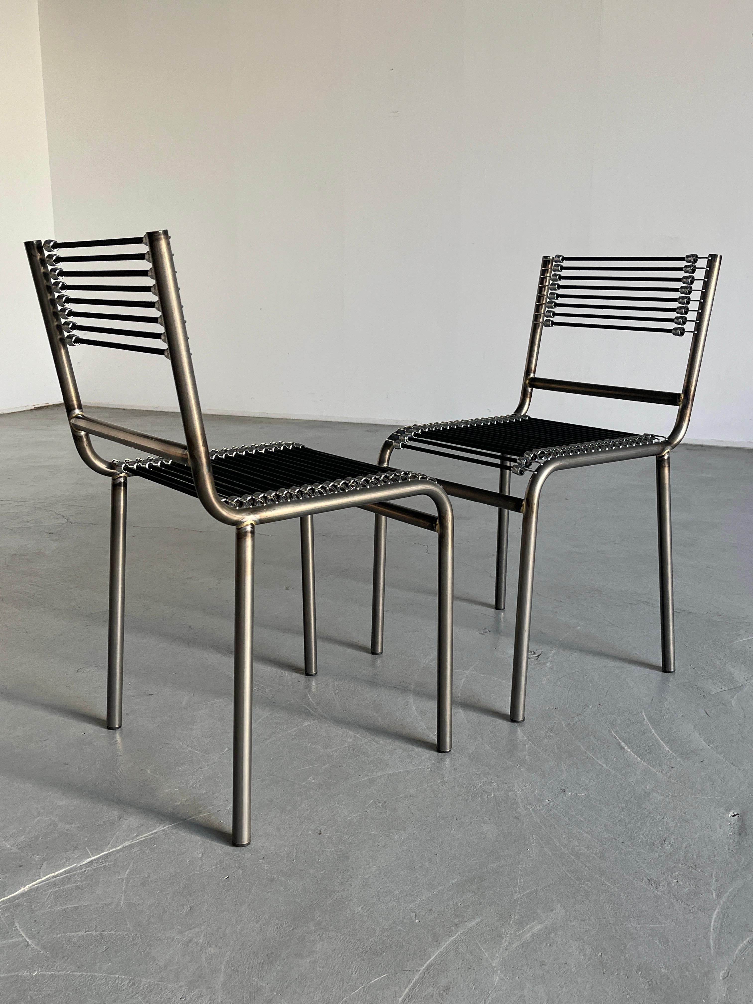 Paire de chaises de style 'Sandows' de René Herbst en acier, cordon noir, années 1920 Bon état à Zagreb, HR