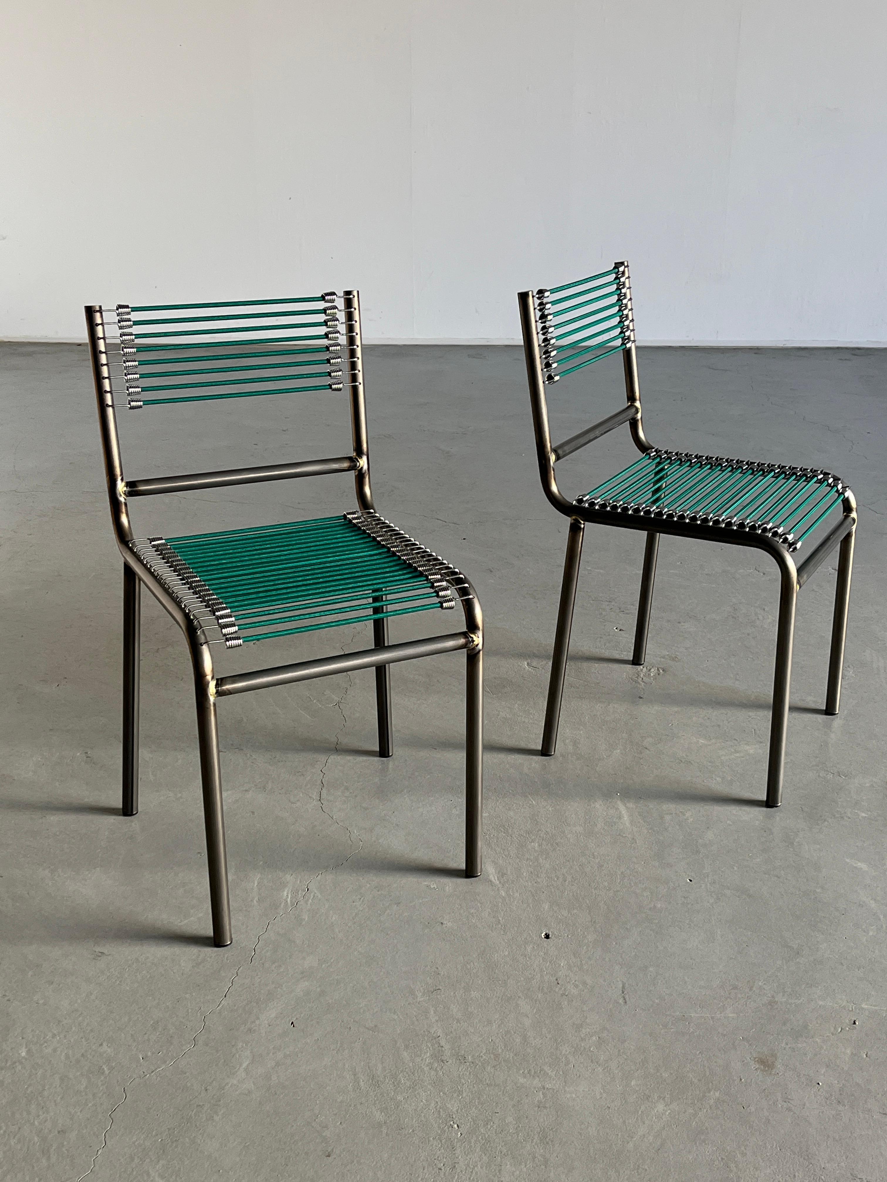 Européen Paire de chaises de style 'Sandows' de René Herbst en acier, cordon vert, années 1920