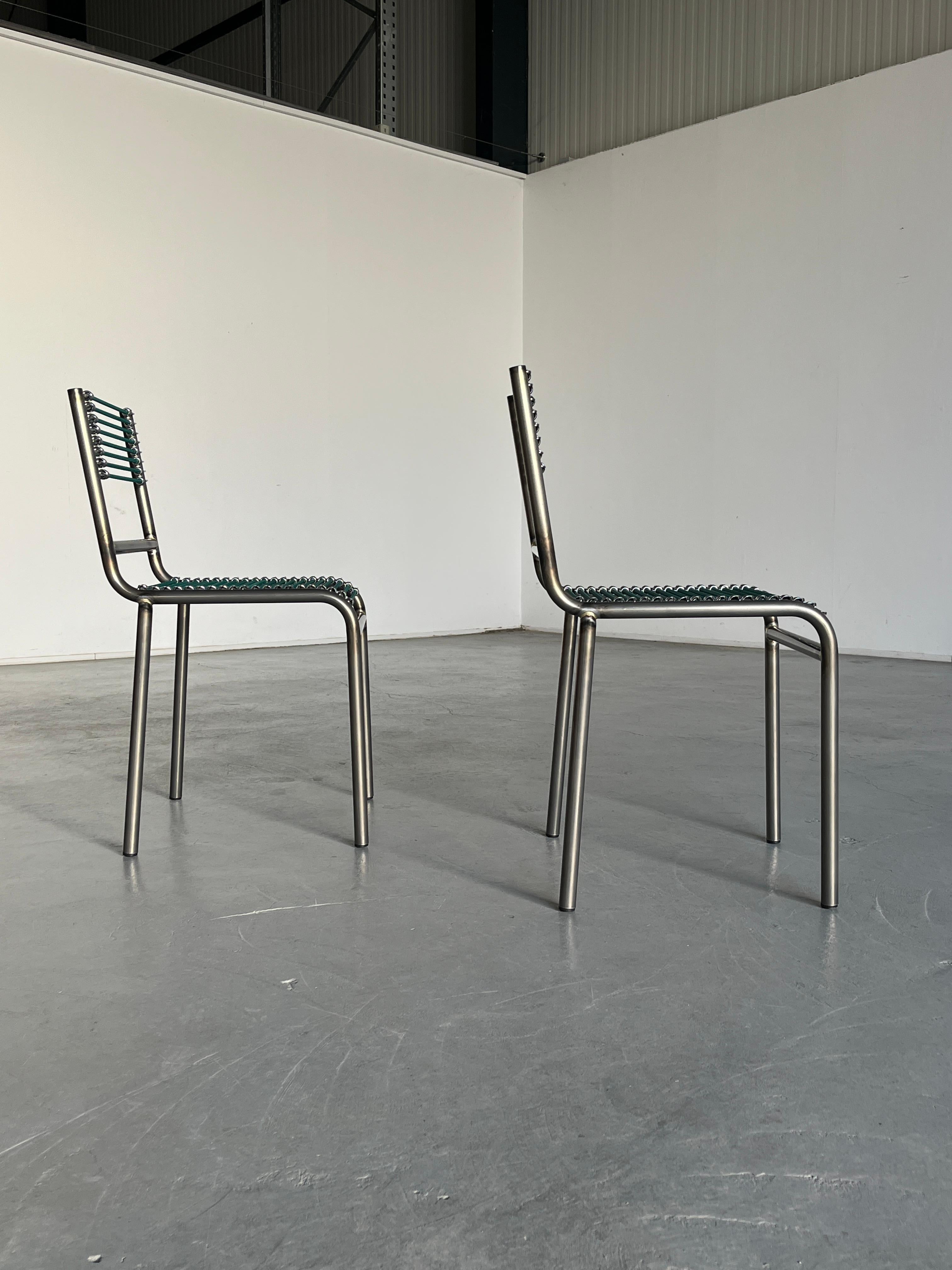 Début du 20ème siècle Paire de chaises de style 'Sandows' de René Herbst en acier, cordon vert, années 1920
