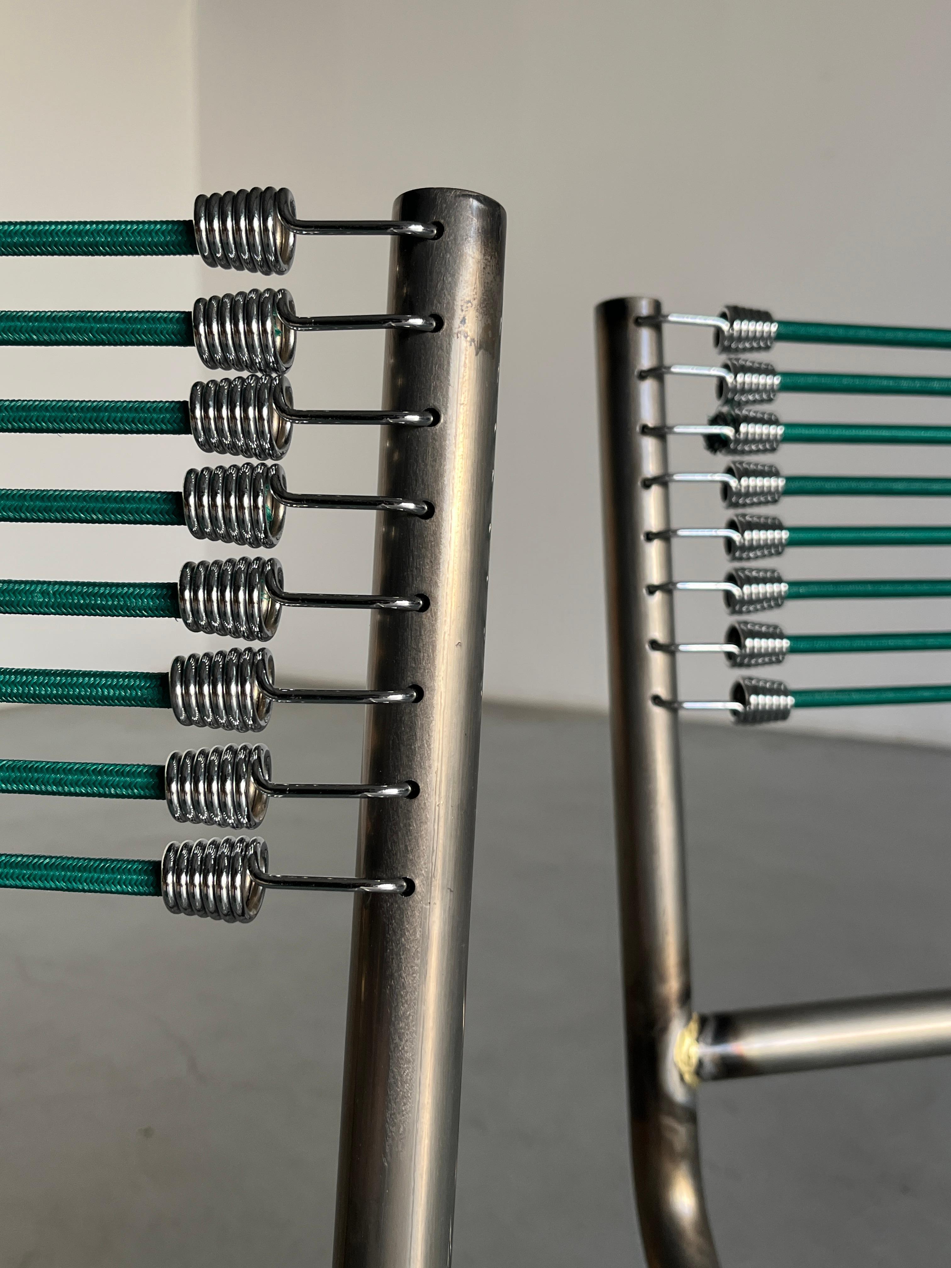 Paire de chaises de style 'Sandows' de René Herbst en acier, cordon vert, années 1920 1