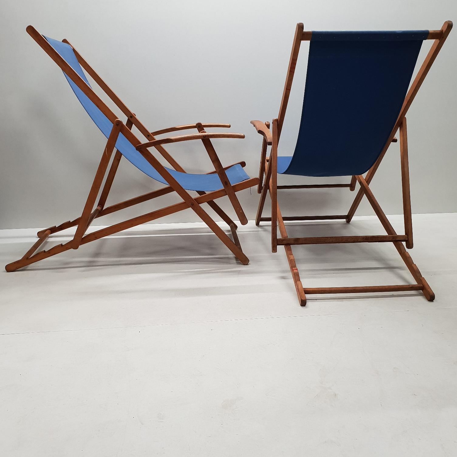 folding wooden beach chairs