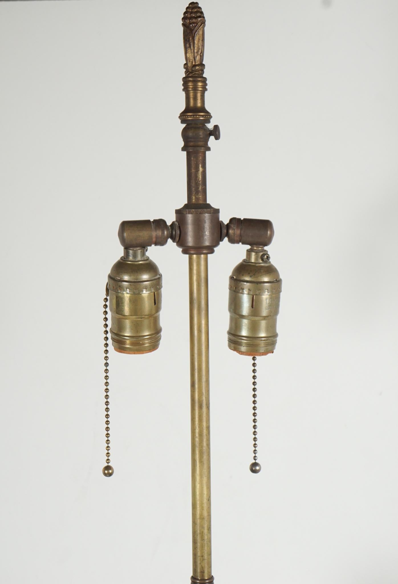 Paar marmorierte Eglomise-Lampen mit vergoldeten Motiven & Sockel:: umgekehrt bemalt (20. Jahrhundert) im Angebot