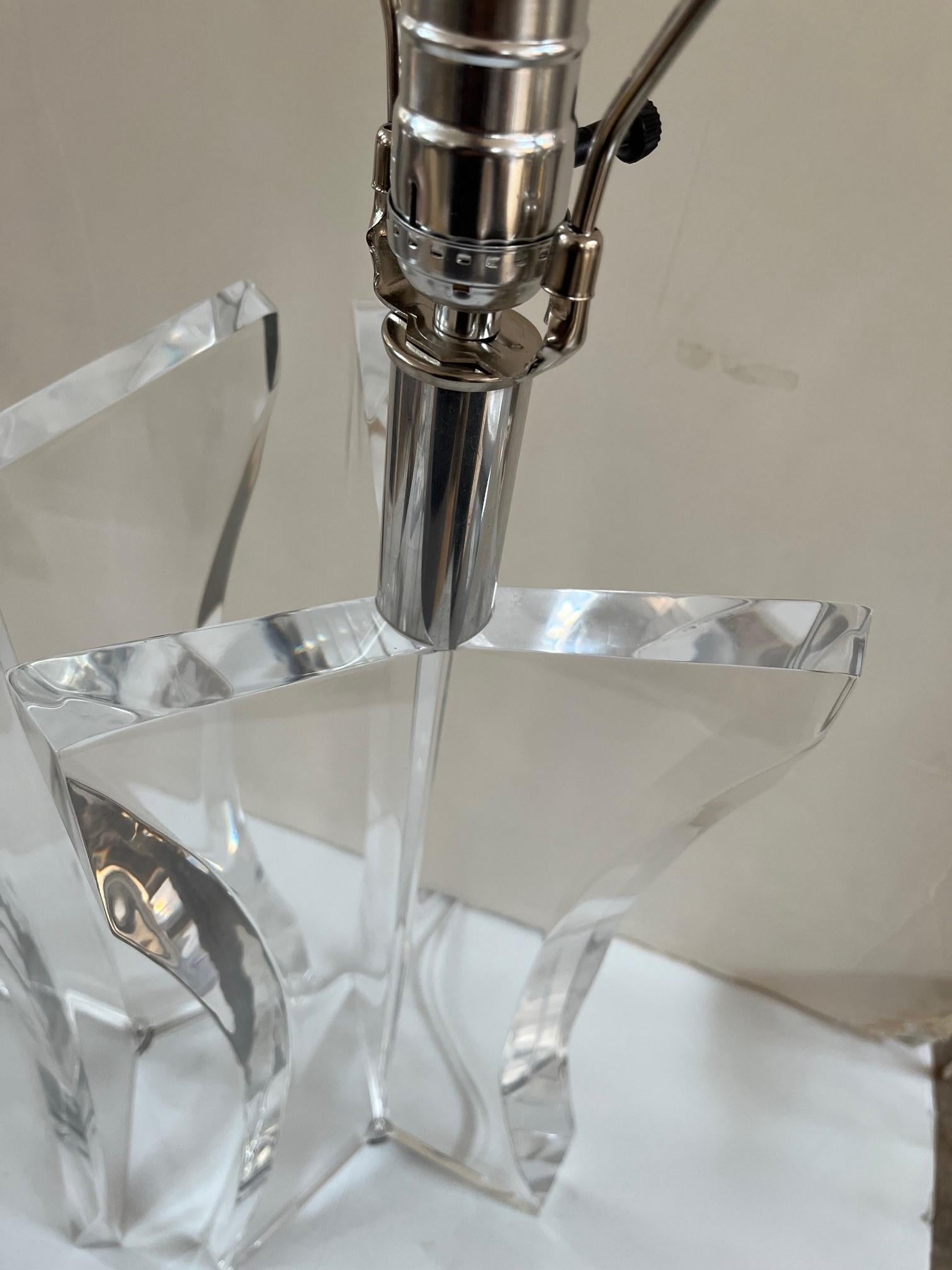 Hand-Crafted Pair of Vintage Ritts Astrolite Transparent Lucite Table Lamps For Sale