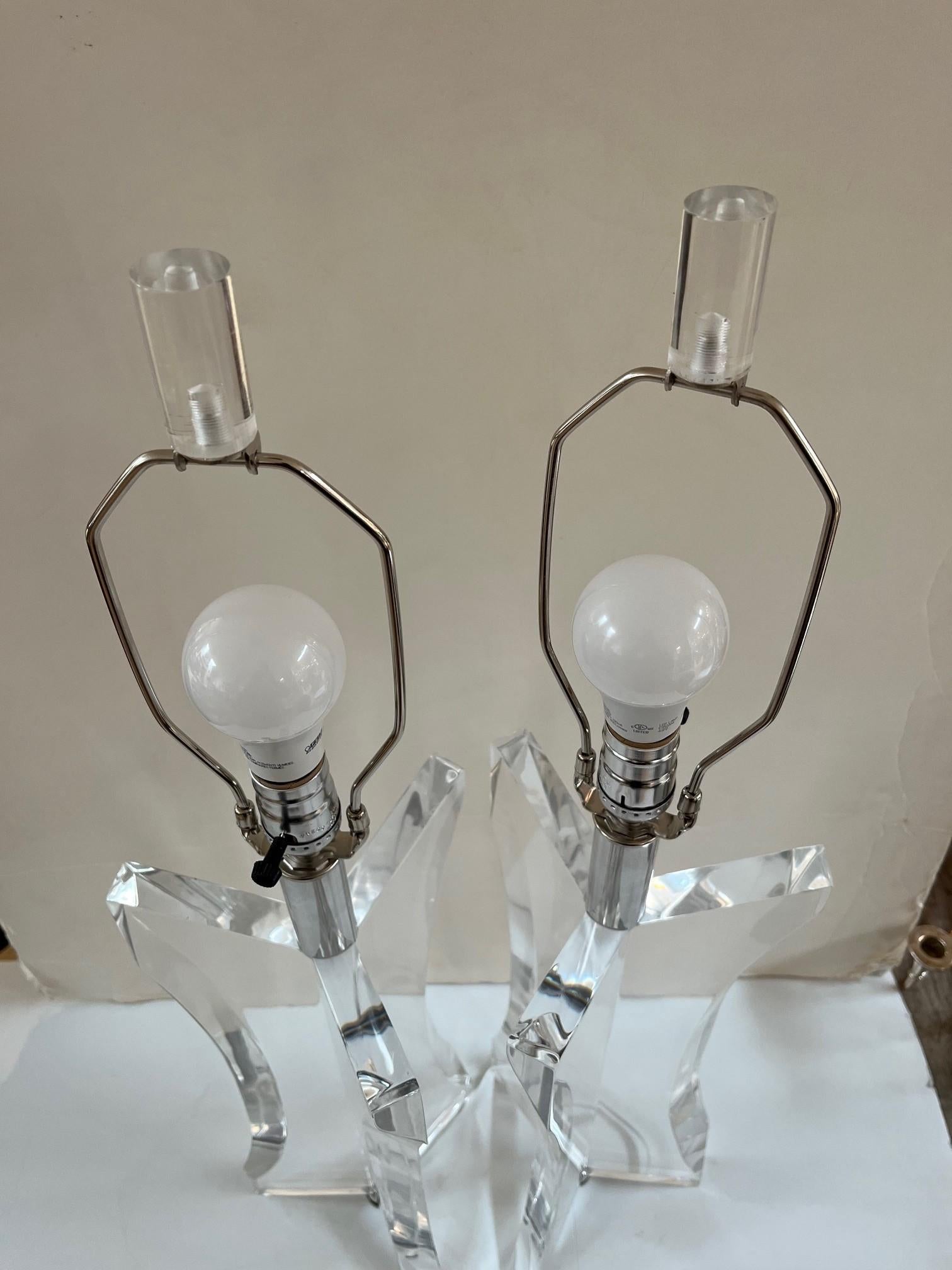Pair of Vintage Ritts Astrolite Transparent Lucite Table Lamps For Sale 2