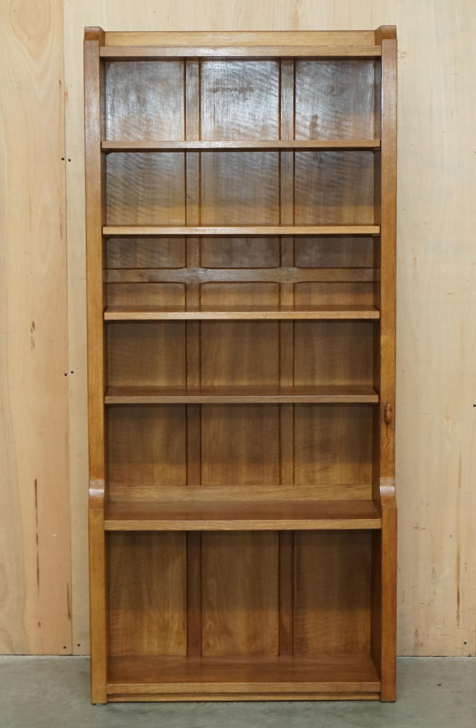 COPPIA DI LIBRERIE DA BIBLIOTECA IN INGLESE ROBERT MOUSEMAN THOMPSON intagliate in quercia in vendita 7