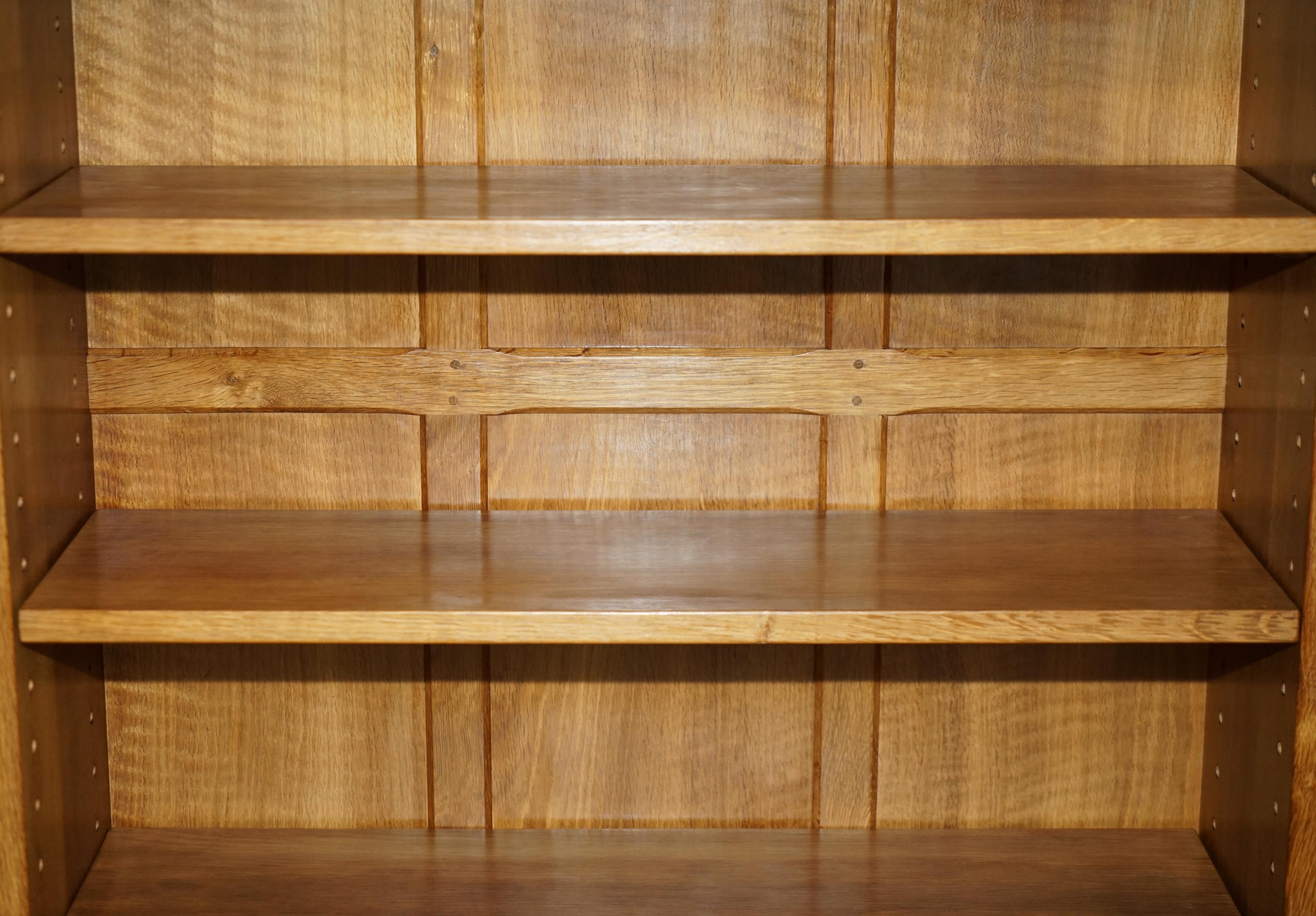 COPPIA DI LIBRERIE DA BIBLIOTECA IN INGLESE ROBERT MOUSEMAN THOMPSON intagliate in quercia in vendita 8